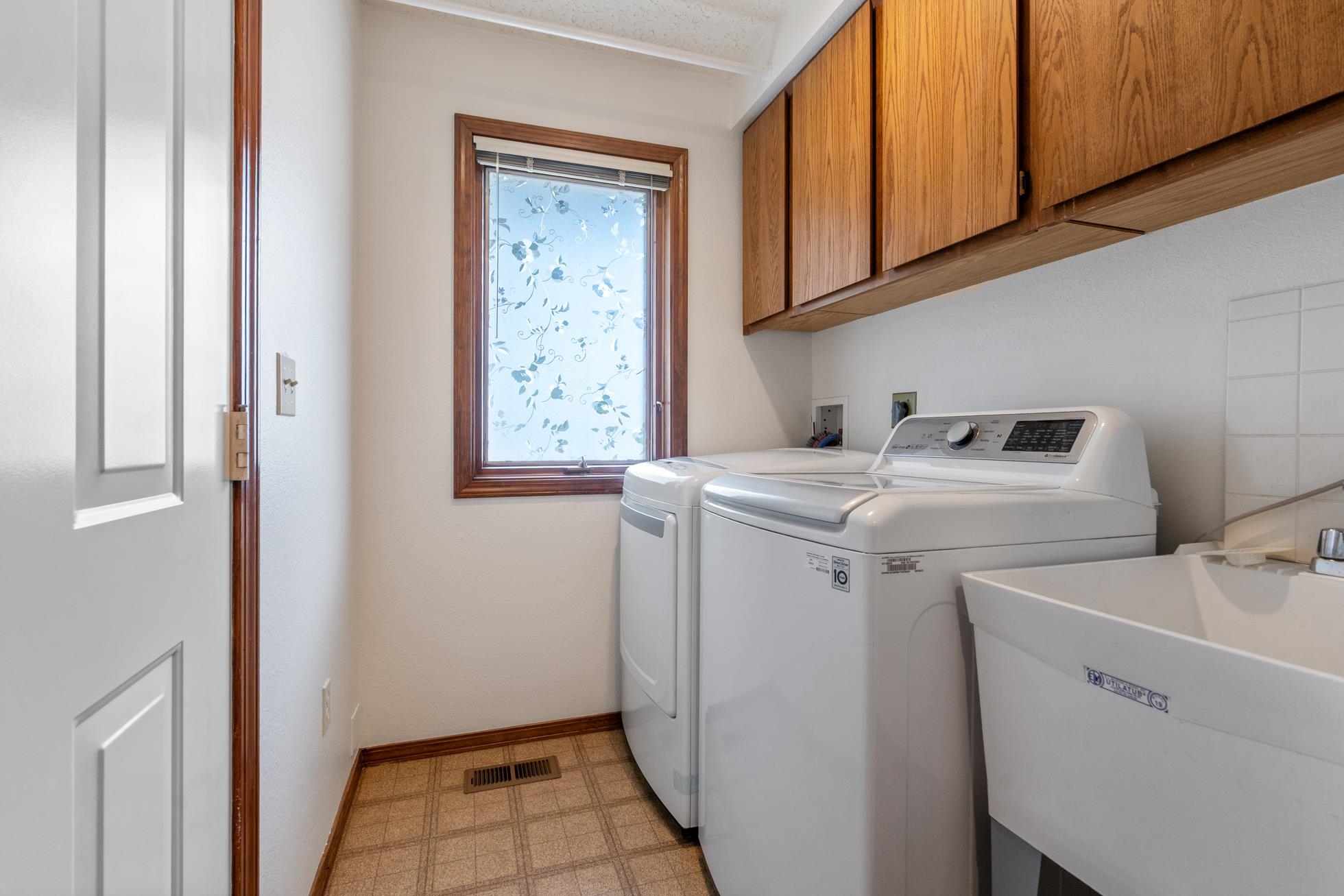 Spokane Valley, Washington, 99212, United States, 3 Bedrooms Bedrooms, ,3 BathroomsBathrooms,Residential,For Sale,1920906