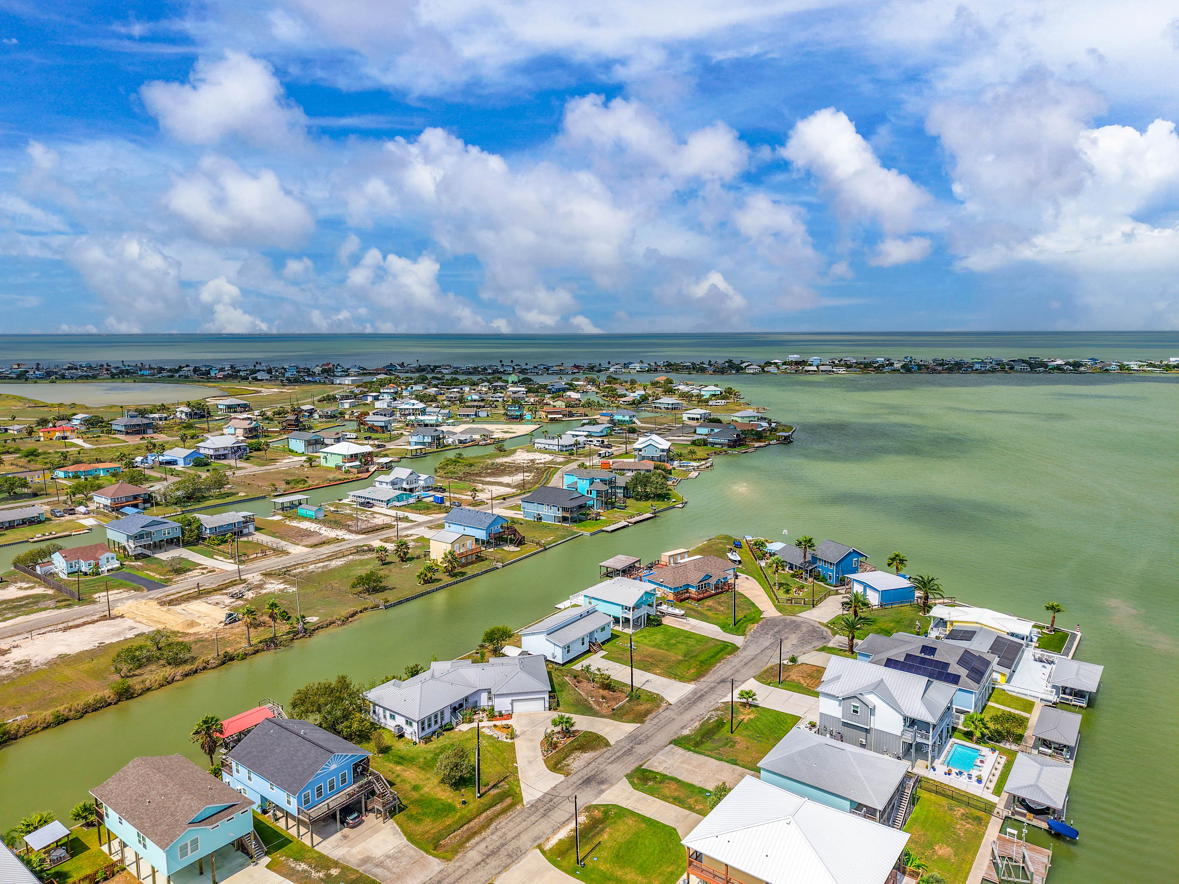 Beautiful Coastal Home on Oversized Lot - 物件實景