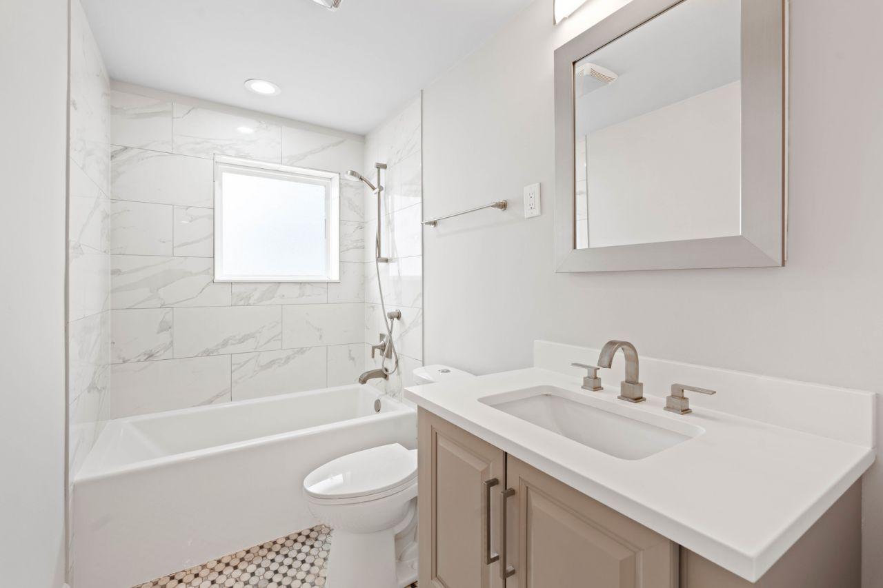 Des Plaines, Illinois, 60016, United States, 4 Bedrooms Bedrooms, ,2 BathroomsBathrooms,Residential,For Sale,1826836