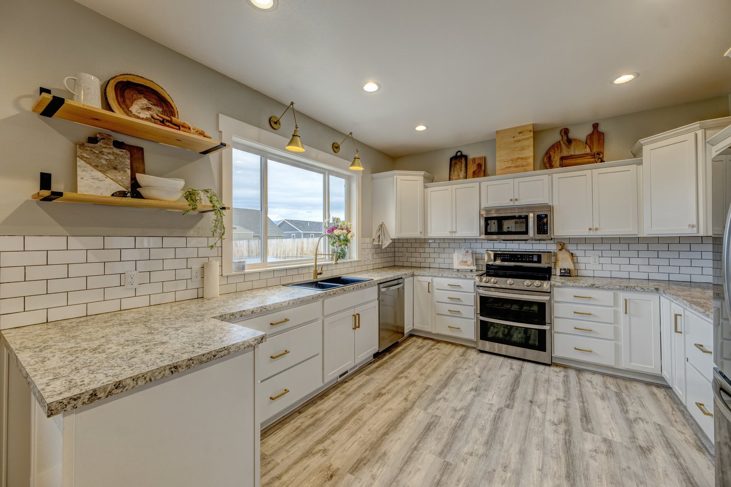 Ranchester, Wyoming, 82839, United States, 4 Bedrooms Bedrooms, ,3 BathroomsBathrooms,Residential,For Sale,1979887