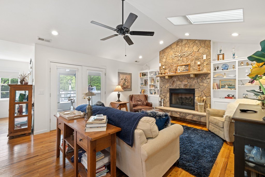 Murphy, North Carolina, 28906, United States, 2 Bedrooms Bedrooms, ,2 BathroomsBathrooms,Residential,For Sale,1923823