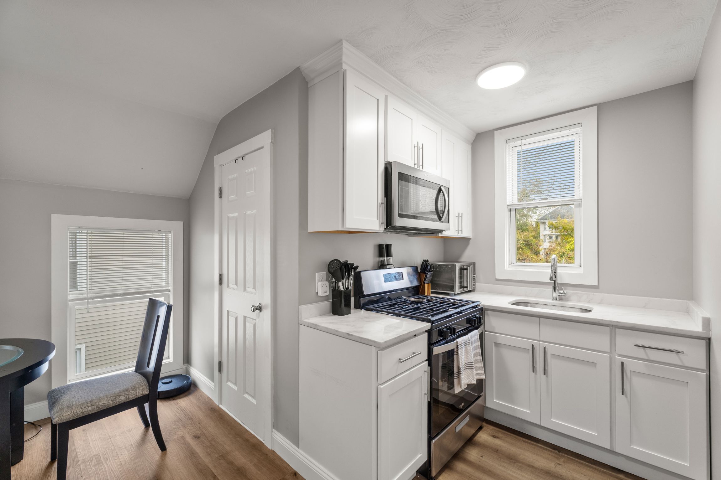  207 Belleville Avenue, New Bedford, MA, 02746 - 物件實景