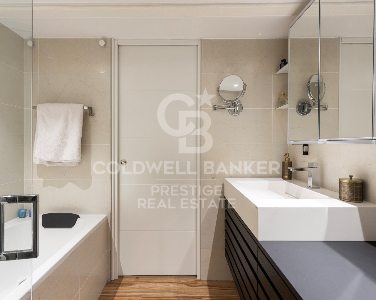 Barcelona, Catalonia, ES, 4 Bedrooms Bedrooms, ,3 BathroomsBathrooms,Residential,For Sale,1795299
