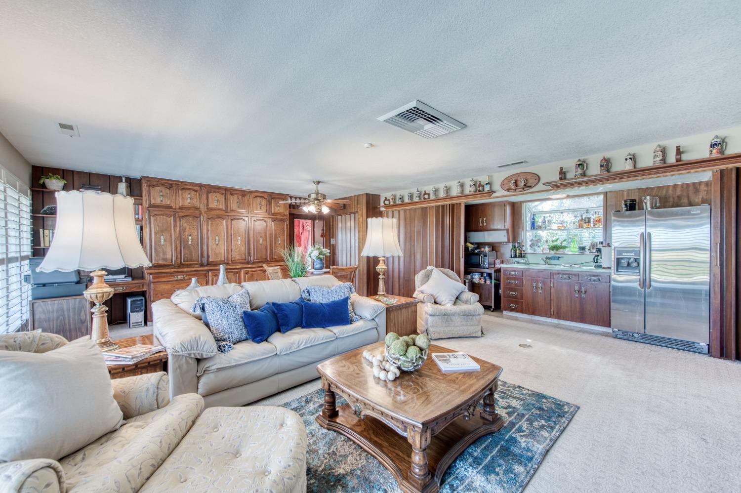 Kerman, California, 93630, United States, 5 Bedrooms Bedrooms, ,3 BathroomsBathrooms,Residential,For Sale,1928392