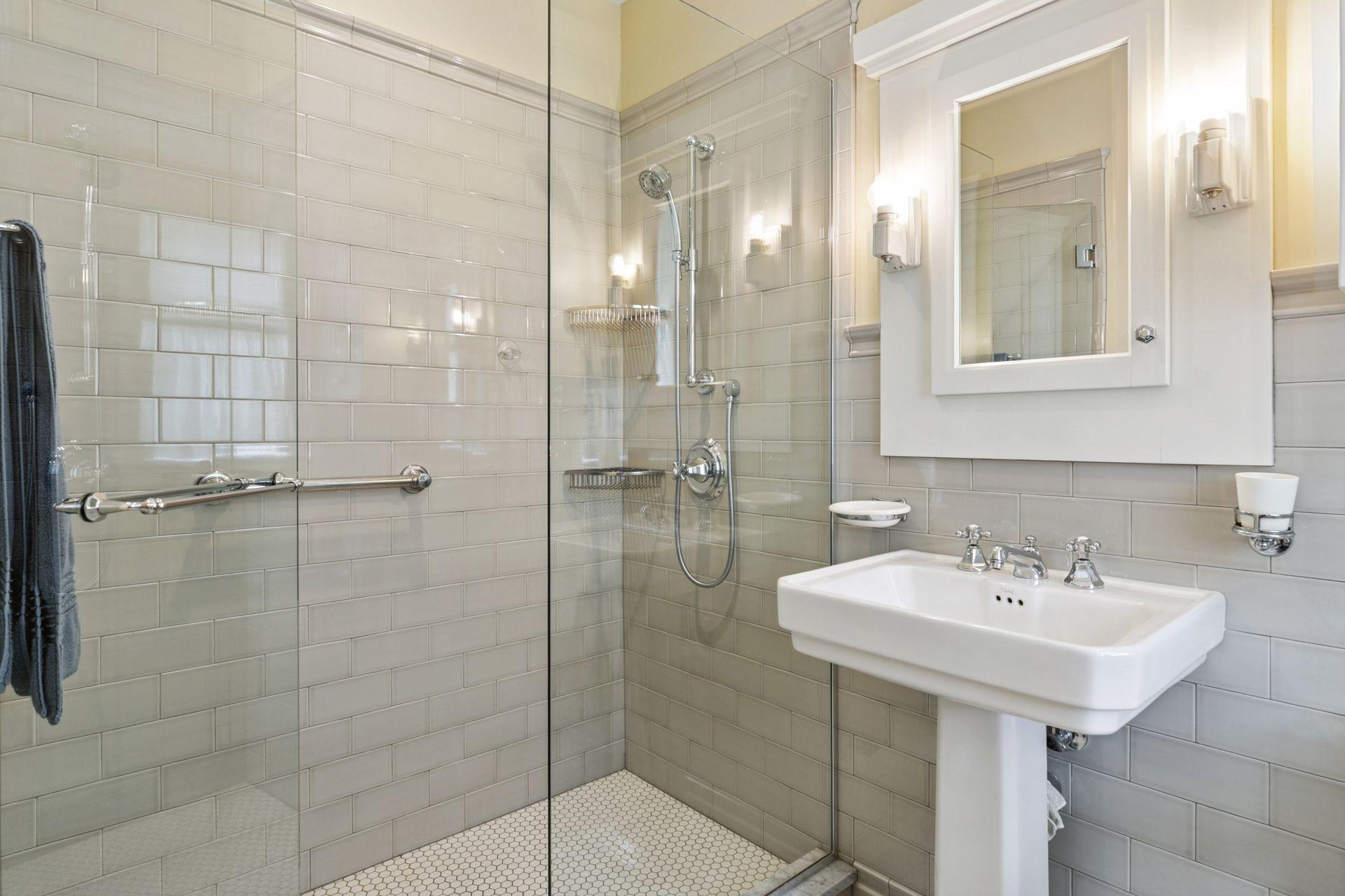 Saint Paul, Minnesota, 55102, United States, 3 Bedrooms Bedrooms, ,1 BathroomBathrooms,Residential,For Sale,1940407