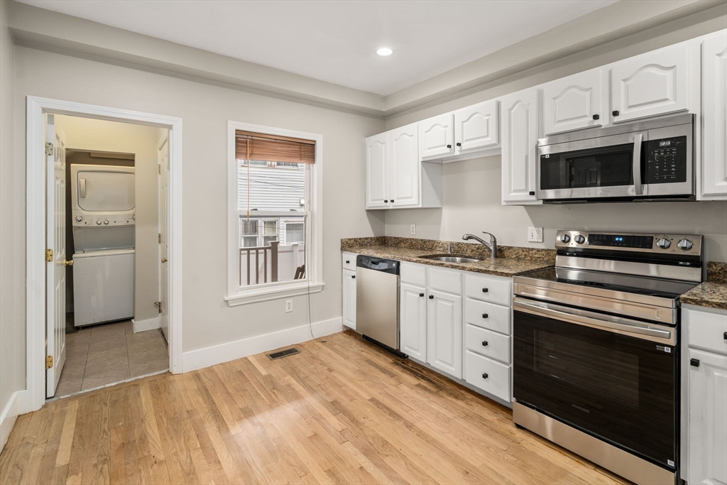 Watertown, Massachusetts, 02472, United States, 2 Bedrooms Bedrooms, ,1 BathroomBathrooms,Residential,For Sale,1940612