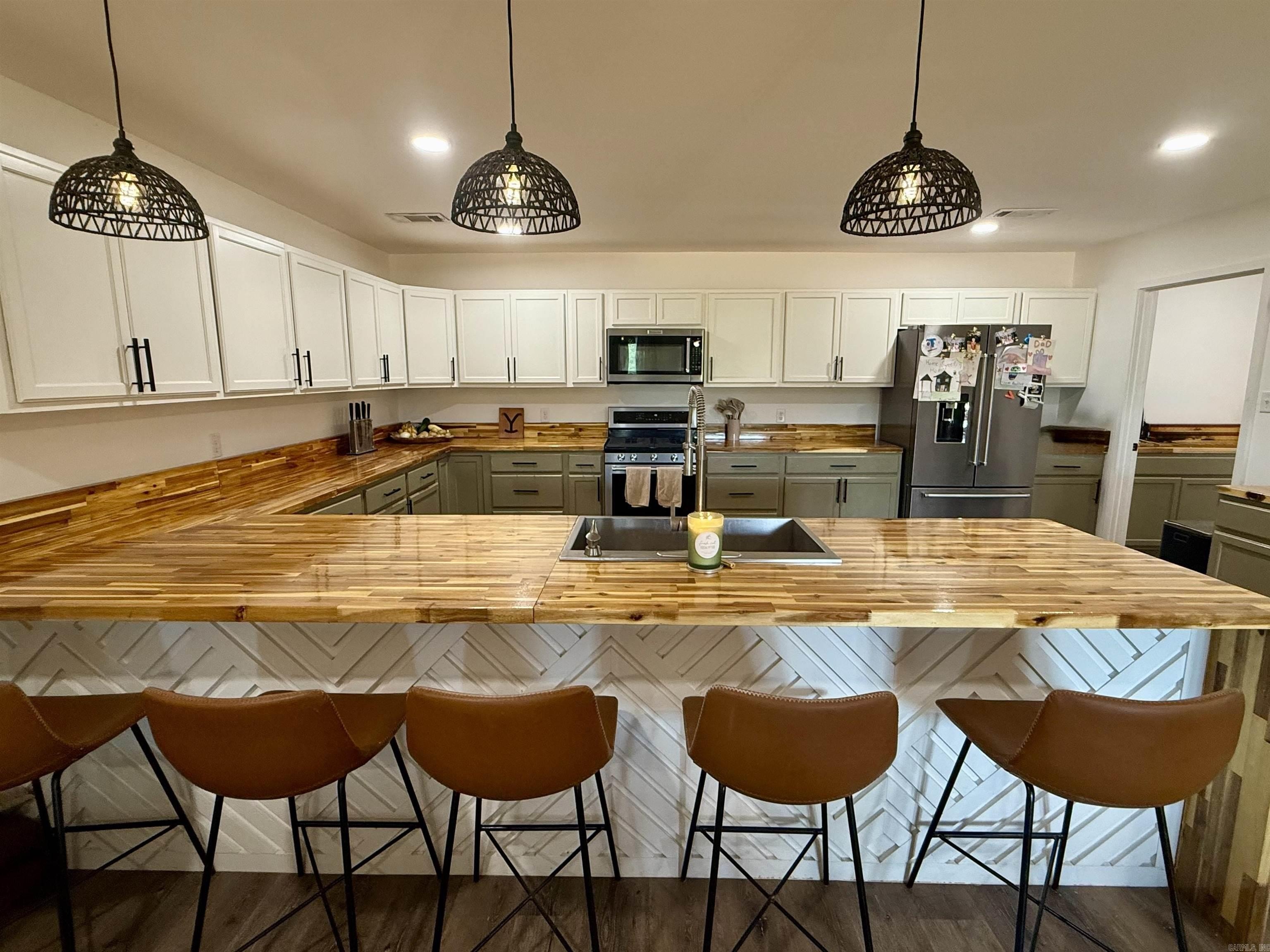 Traskwood, Arkansas, 72167, United States, 5 Bedrooms Bedrooms, ,4 BathroomsBathrooms,Residential,For Sale,1976094