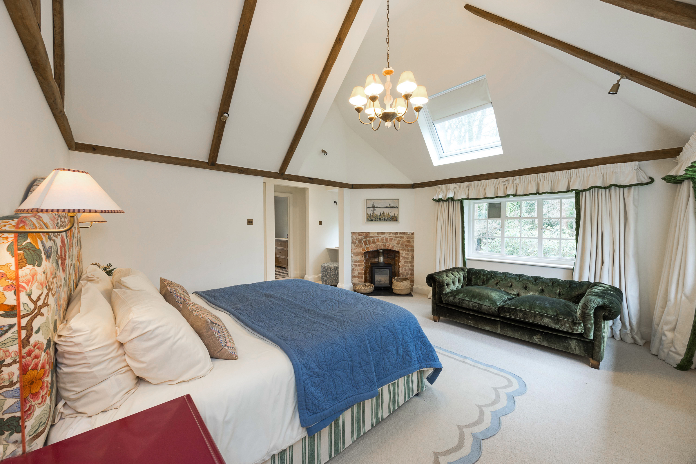  A Characterful New Forest Country House with Cottage, Stables and Barn - 物件實景