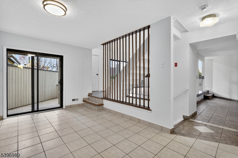 Franklin Twp., New Jersey, 08873, United States, 2 Bedrooms Bedrooms, ,3 BathroomsBathrooms,Residential,For Sale,1993021