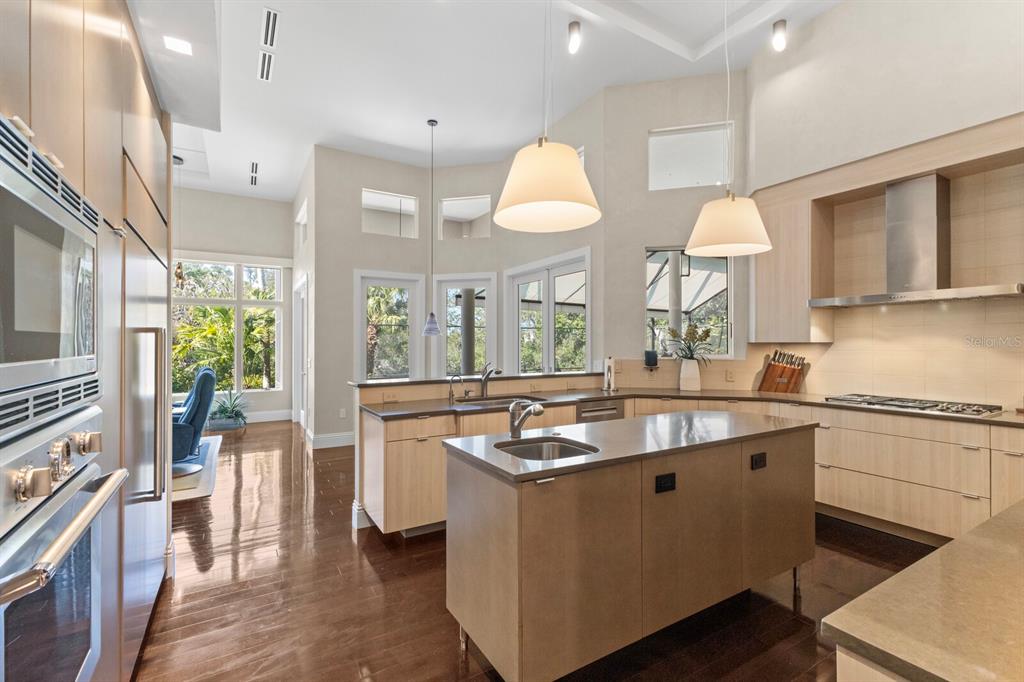 Longboat Key, Florida, 34228, United States, 5 Bedrooms Bedrooms, ,4 BathroomsBathrooms,Residential,For Sale,1785002