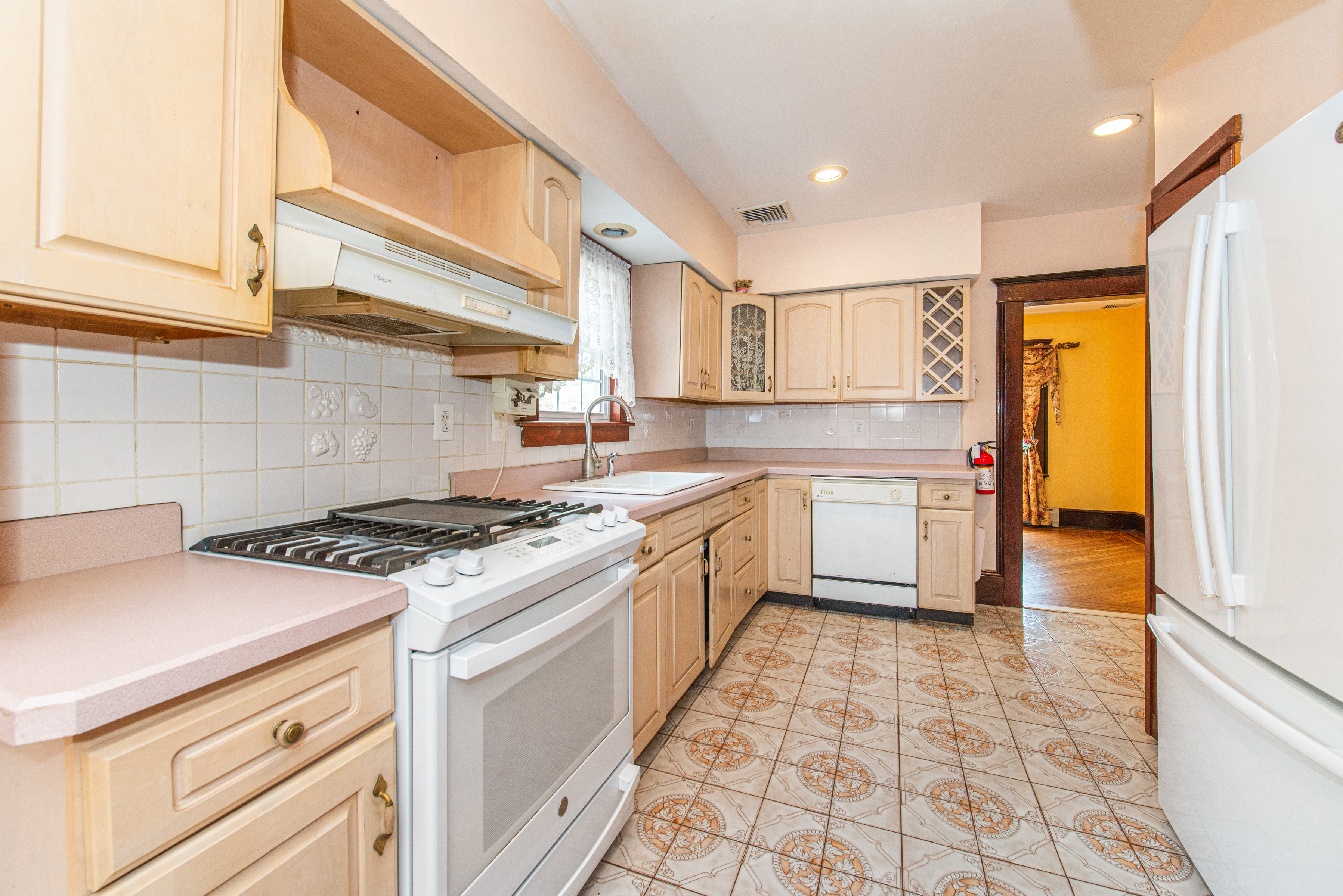 Nutley, New Jersey, 07110, United States, 3 Bedrooms Bedrooms, ,2 BathroomsBathrooms,Residential,For Sale,1935427