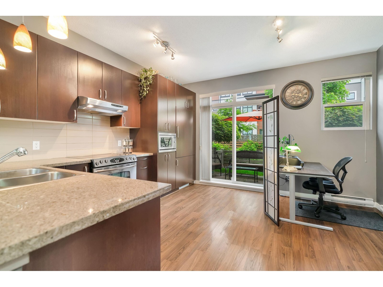 SURREY, British Columbia, V3Z 1P4, CA, 2 Bedrooms Bedrooms, ,2 BathroomsBathrooms,Residential,For Sale,1950245