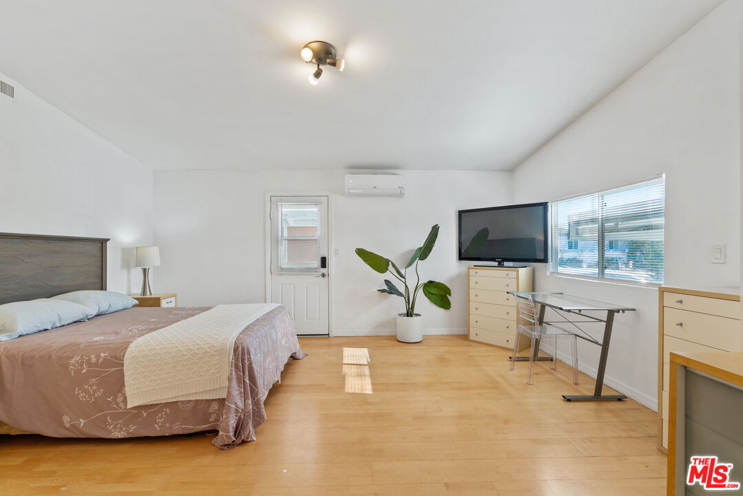 Calabasas, California, 91302, United States, 4 Bedrooms Bedrooms, ,4 BathroomsBathrooms,Residential,For Sale,2002110