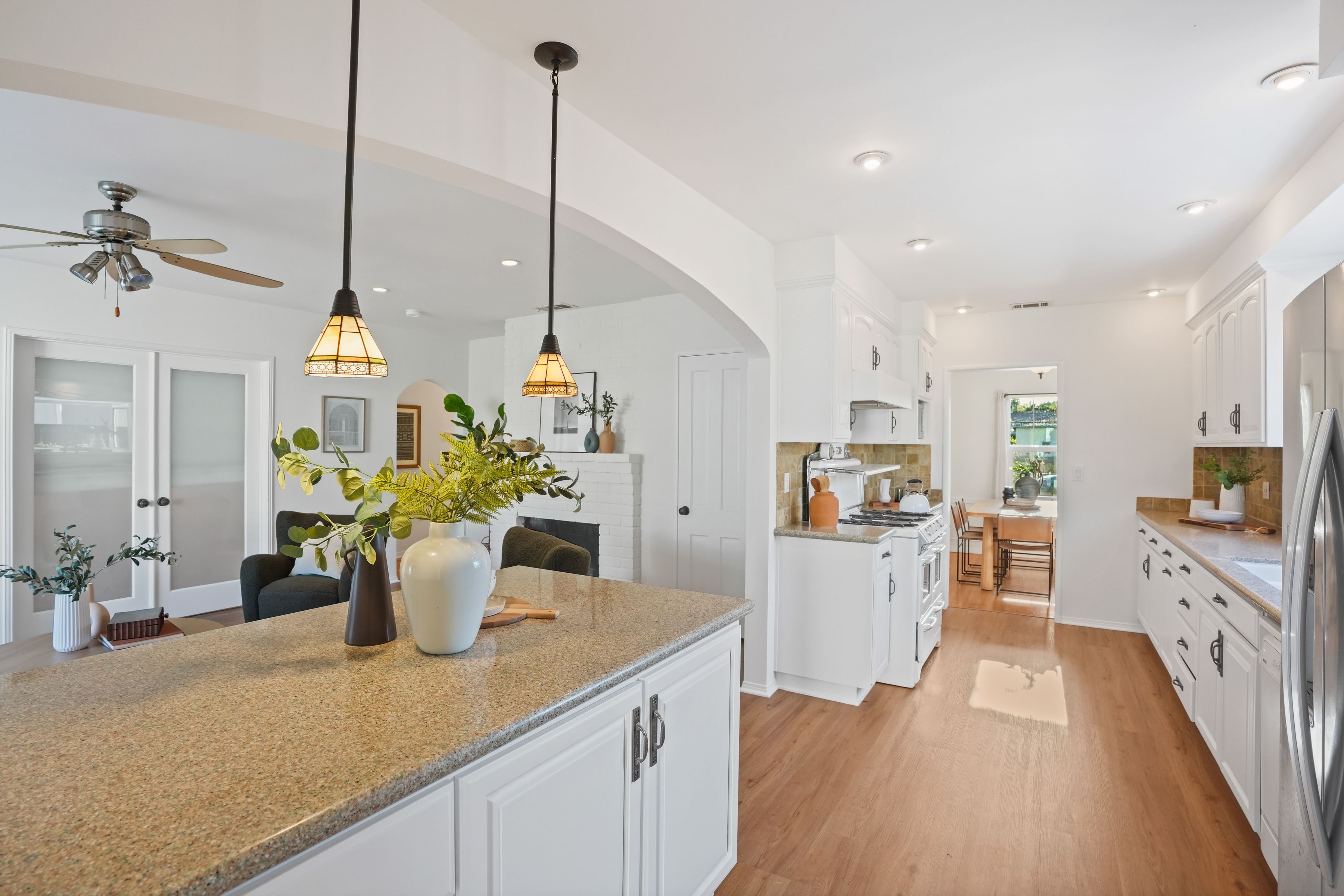  6506 Colbath Avenue - 物件實景