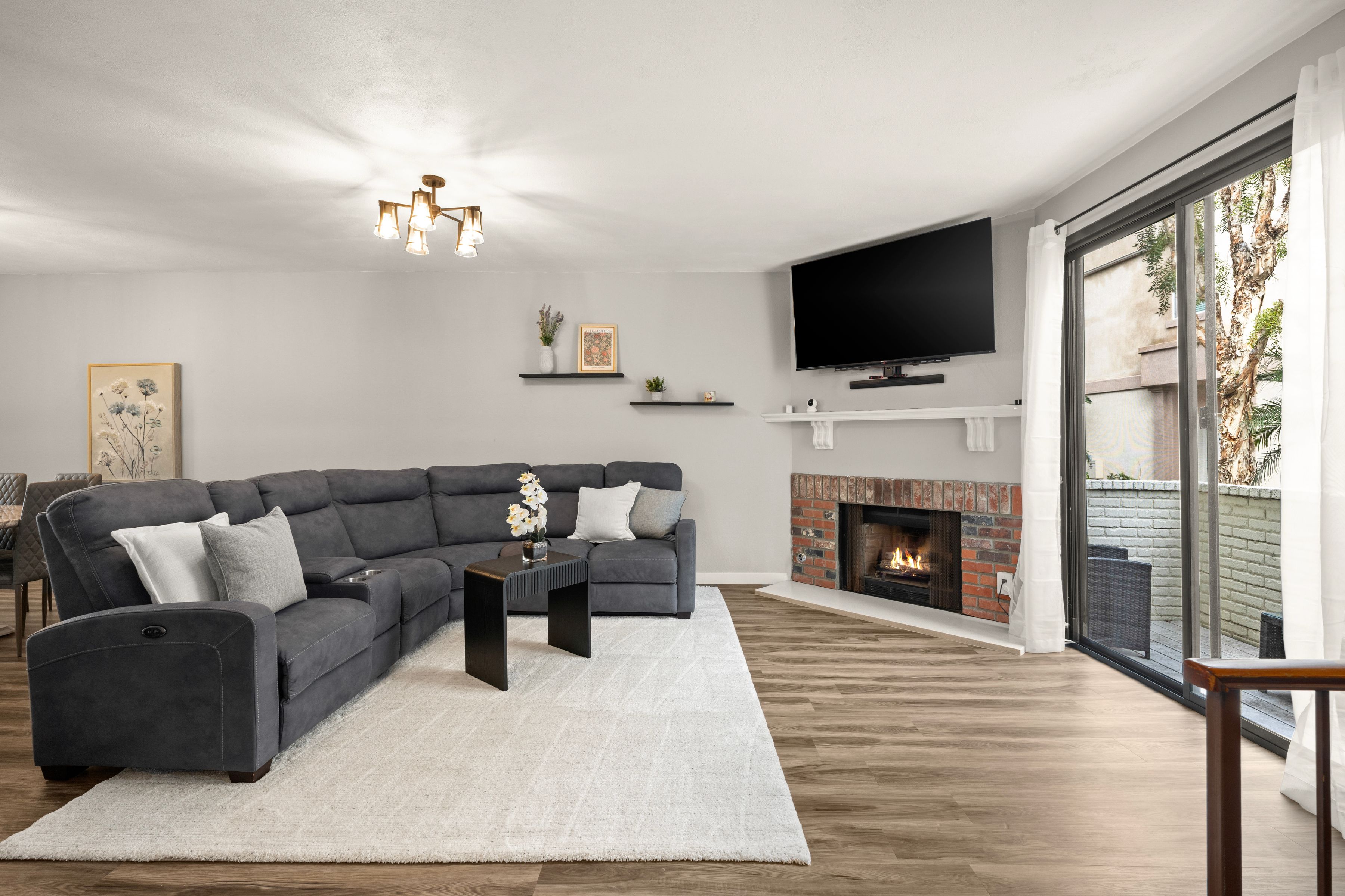  6540 Hayvenhurst Avenue #3 - 物件實景