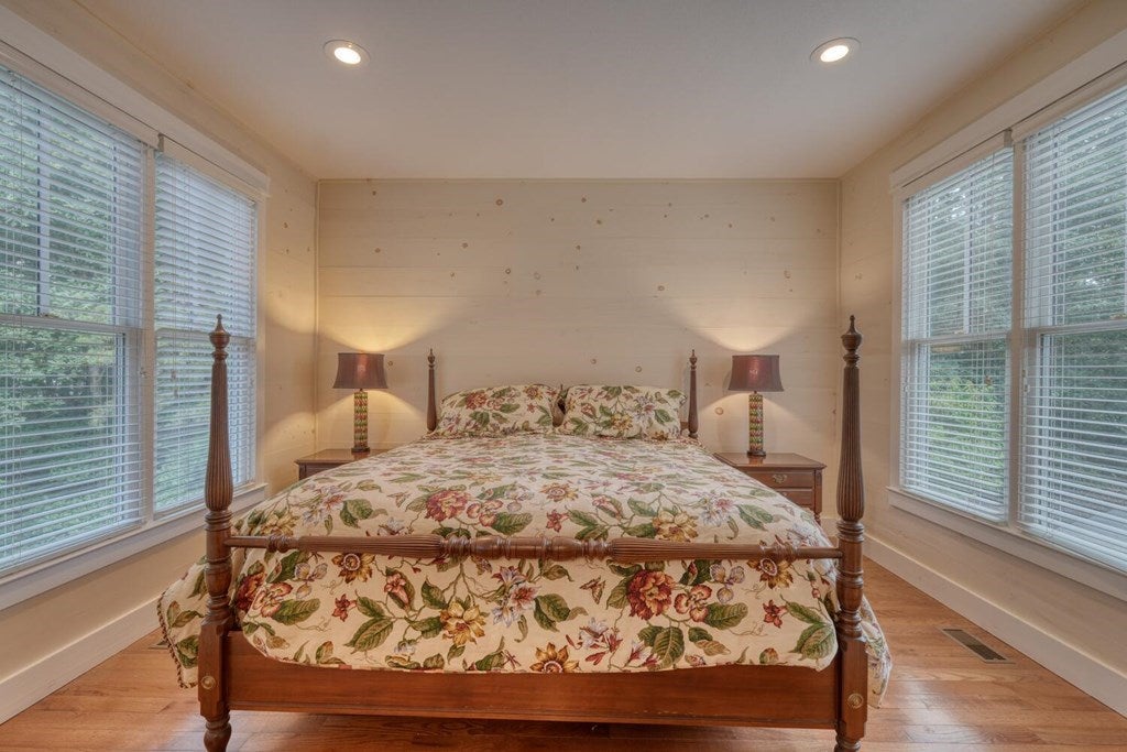 Blairsville, Georgia, 30512, United States, 5 Bedrooms Bedrooms, ,6 BathroomsBathrooms,Residential,For Sale,1901332