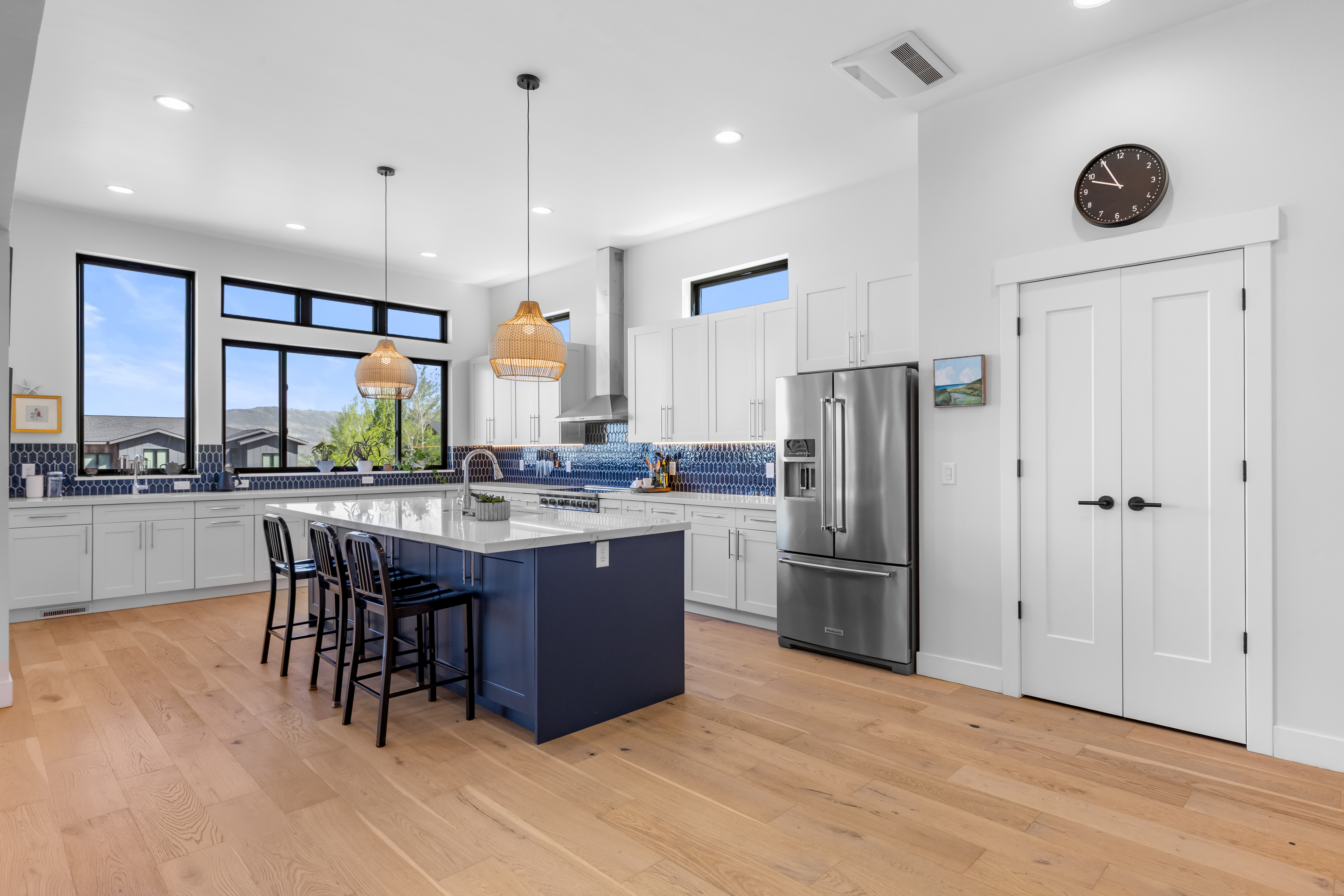  MODERN FISH CREEK AREA HOME - 物件實景