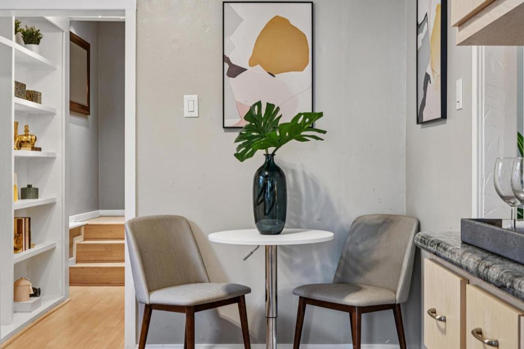 San Francisco, California, 94134, United States, 3 Bedrooms Bedrooms, ,2 BathroomsBathrooms,Residential,For Sale,1943072