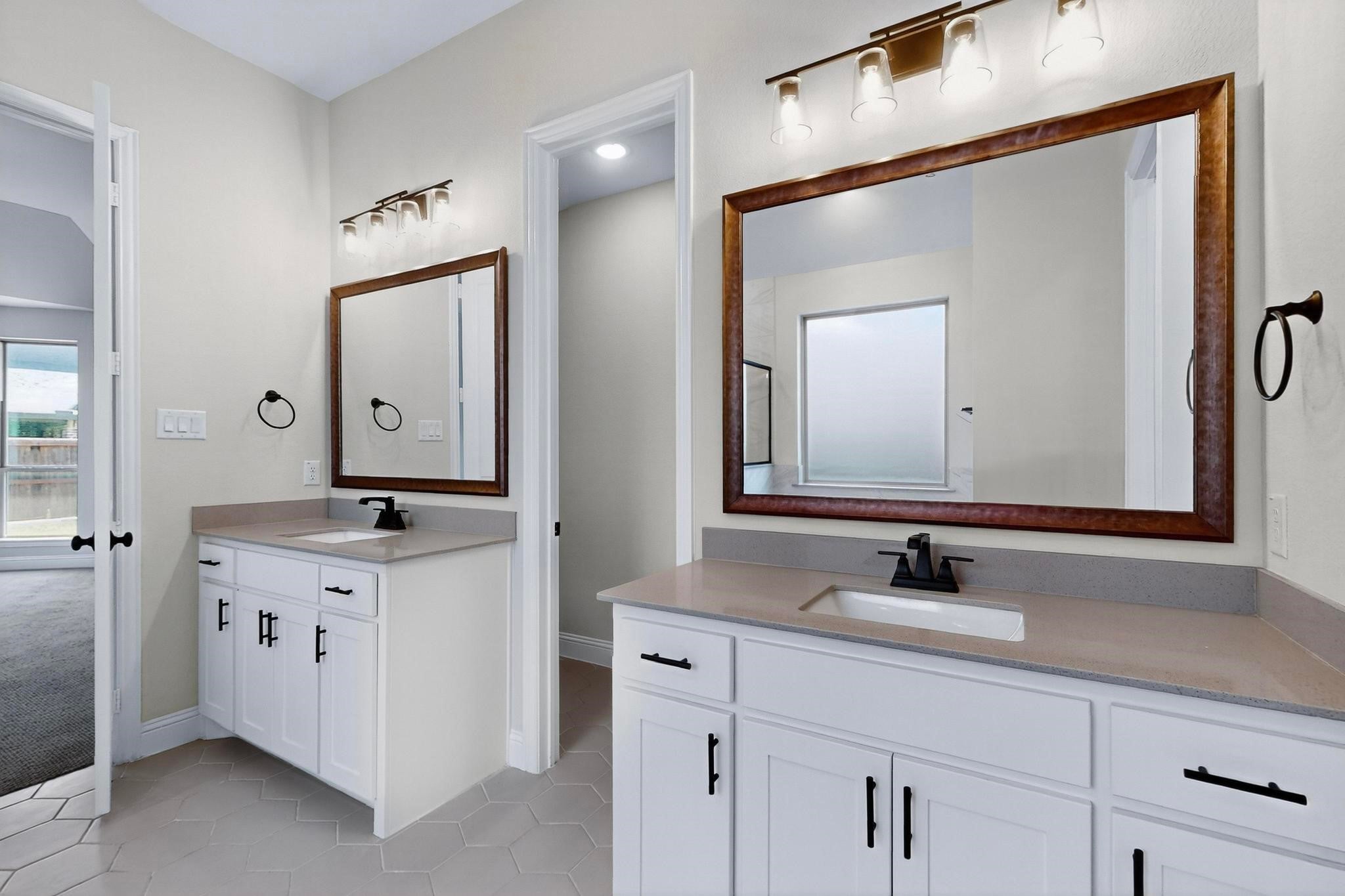 Mansfield, Texas, 76063, United States, 4 Bedrooms Bedrooms, ,4 BathroomsBathrooms,Residential,For Sale,1992597