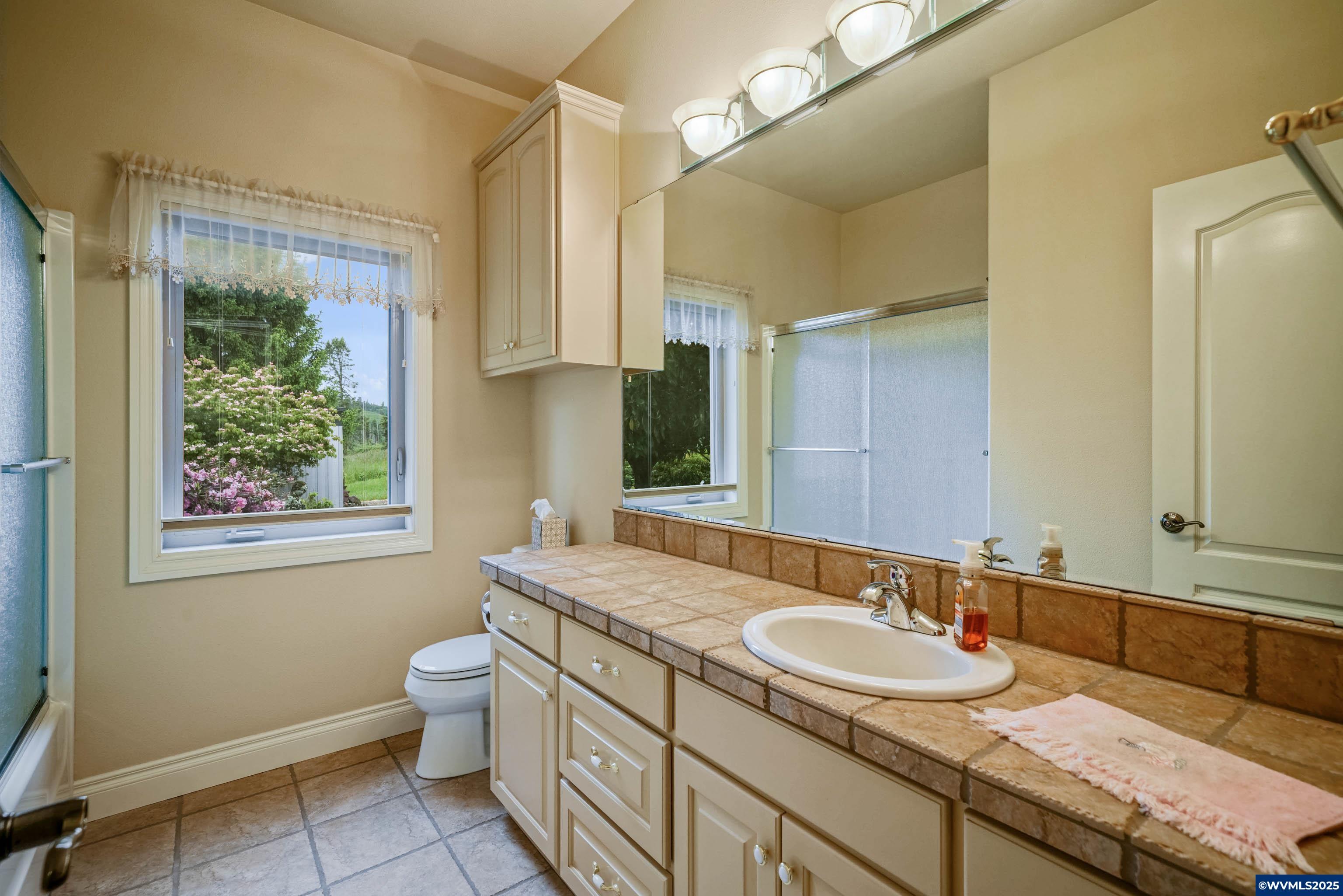 Turner, Oregon, 97392, United States, 4 Bedrooms Bedrooms, ,3 BathroomsBathrooms,Residential,For Sale,1827852