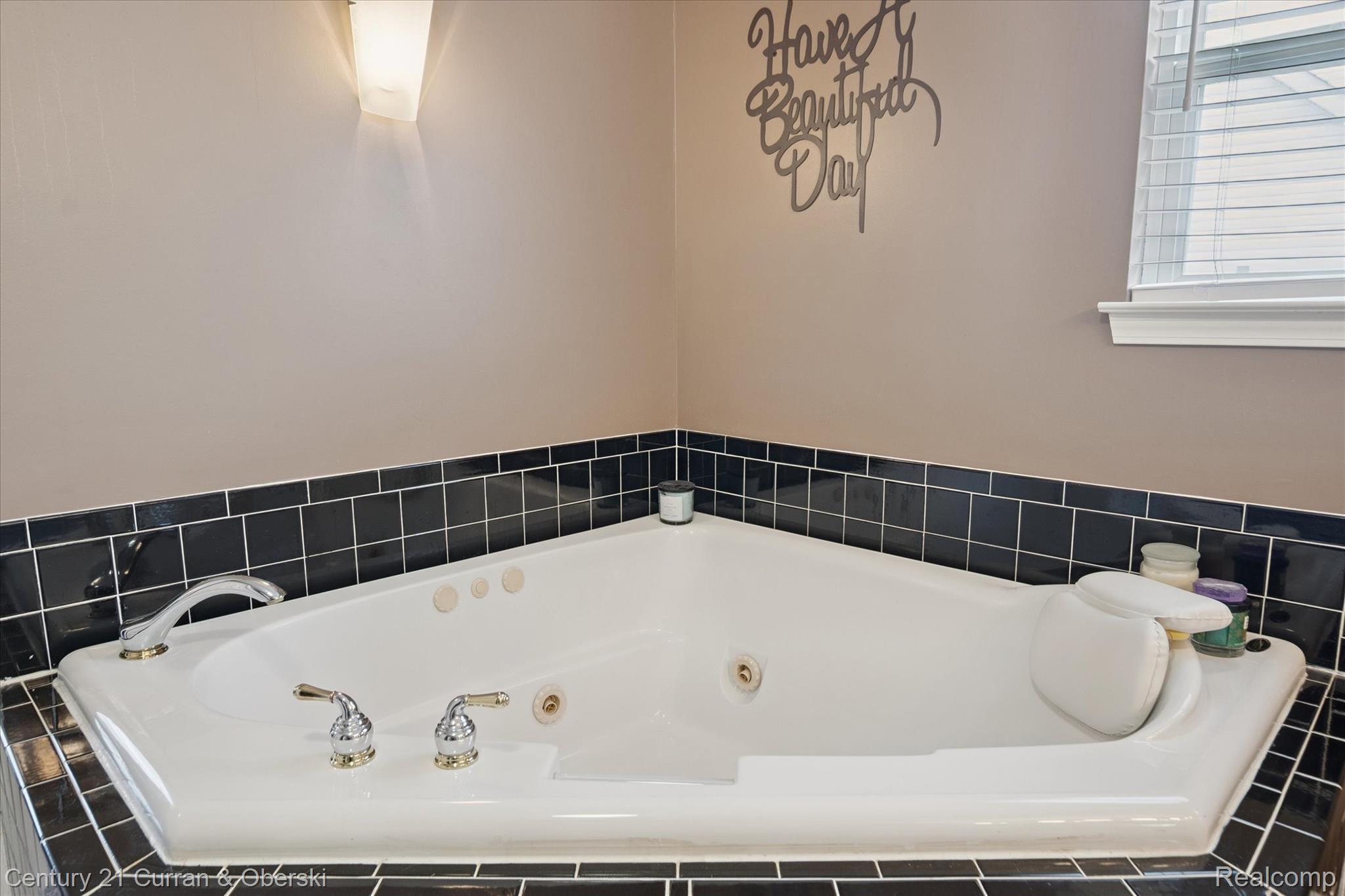 Commerce Charter Township, Michigan, 48382, United States, 4 Bedrooms Bedrooms, ,4 BathroomsBathrooms,Residential,For Sale,1916124