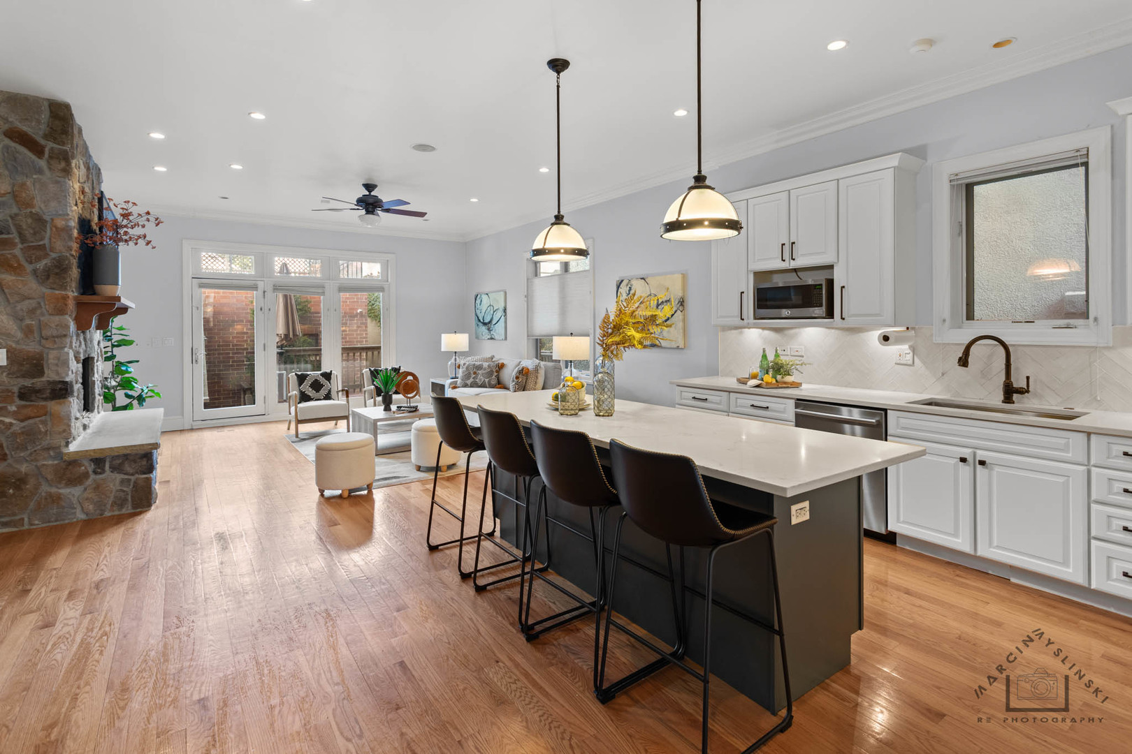 Chicago, Illinois, 60657, United States, 5 Bedrooms Bedrooms, ,4 BathroomsBathrooms,Residential,For Sale,1974505