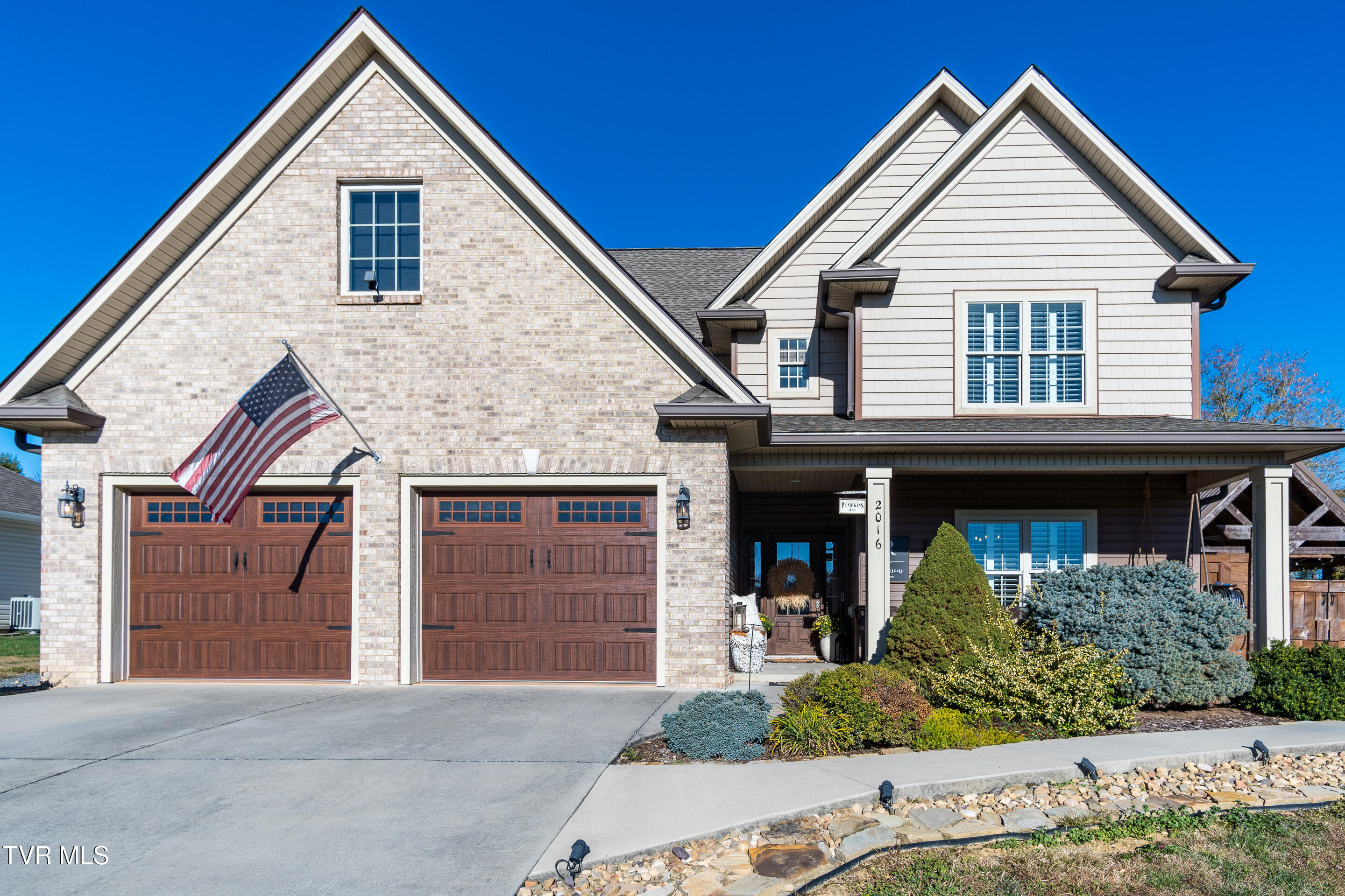 Piney Flats, Tennessee, 37686, United States, 4 Bedrooms Bedrooms, ,4 BathroomsBathrooms,Residential,For Sale,2005173