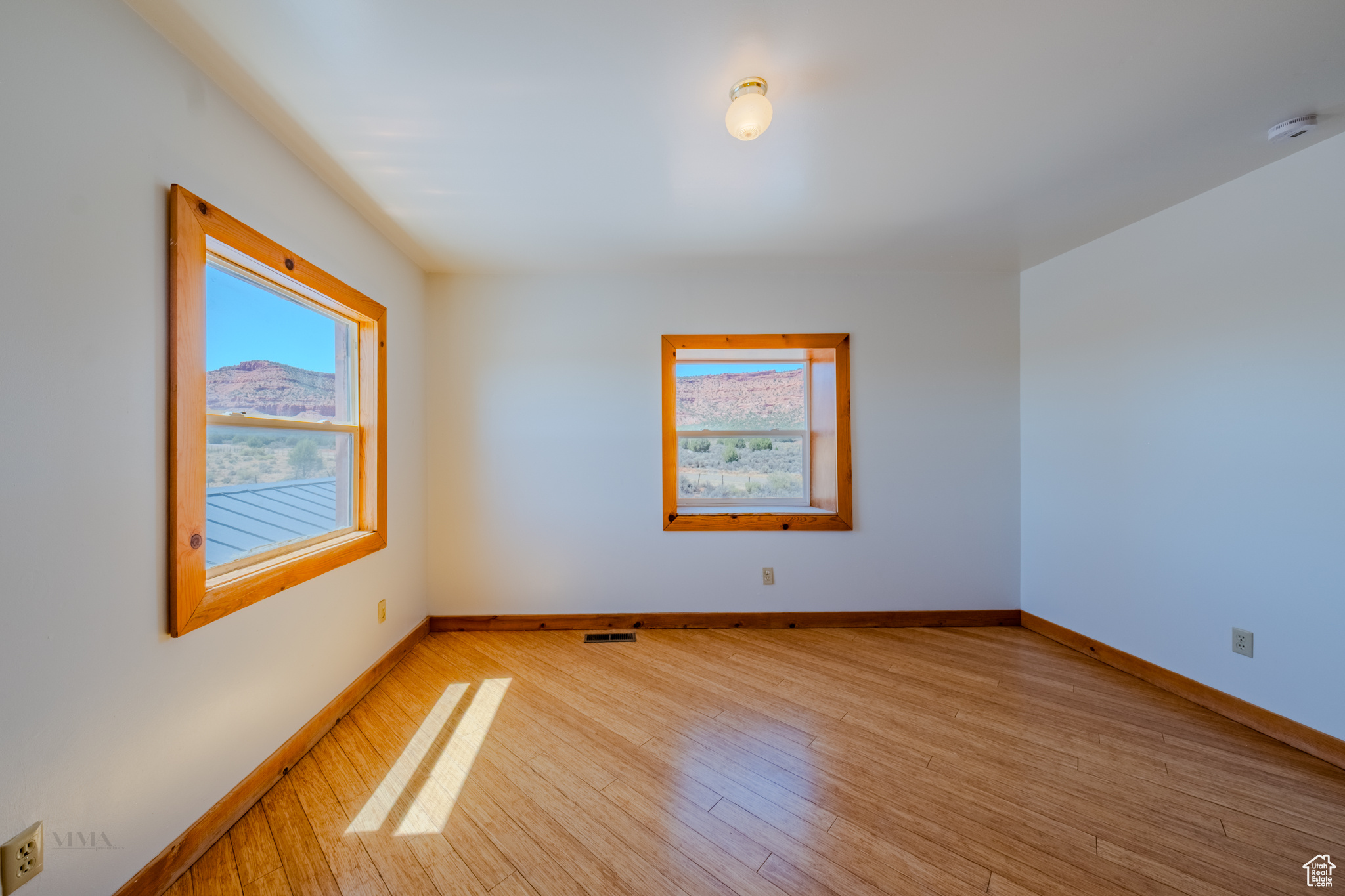 Kanab, Utah, 84741, United States, 4 Bedrooms Bedrooms, ,3 BathroomsBathrooms,Residential,For Sale,1908658