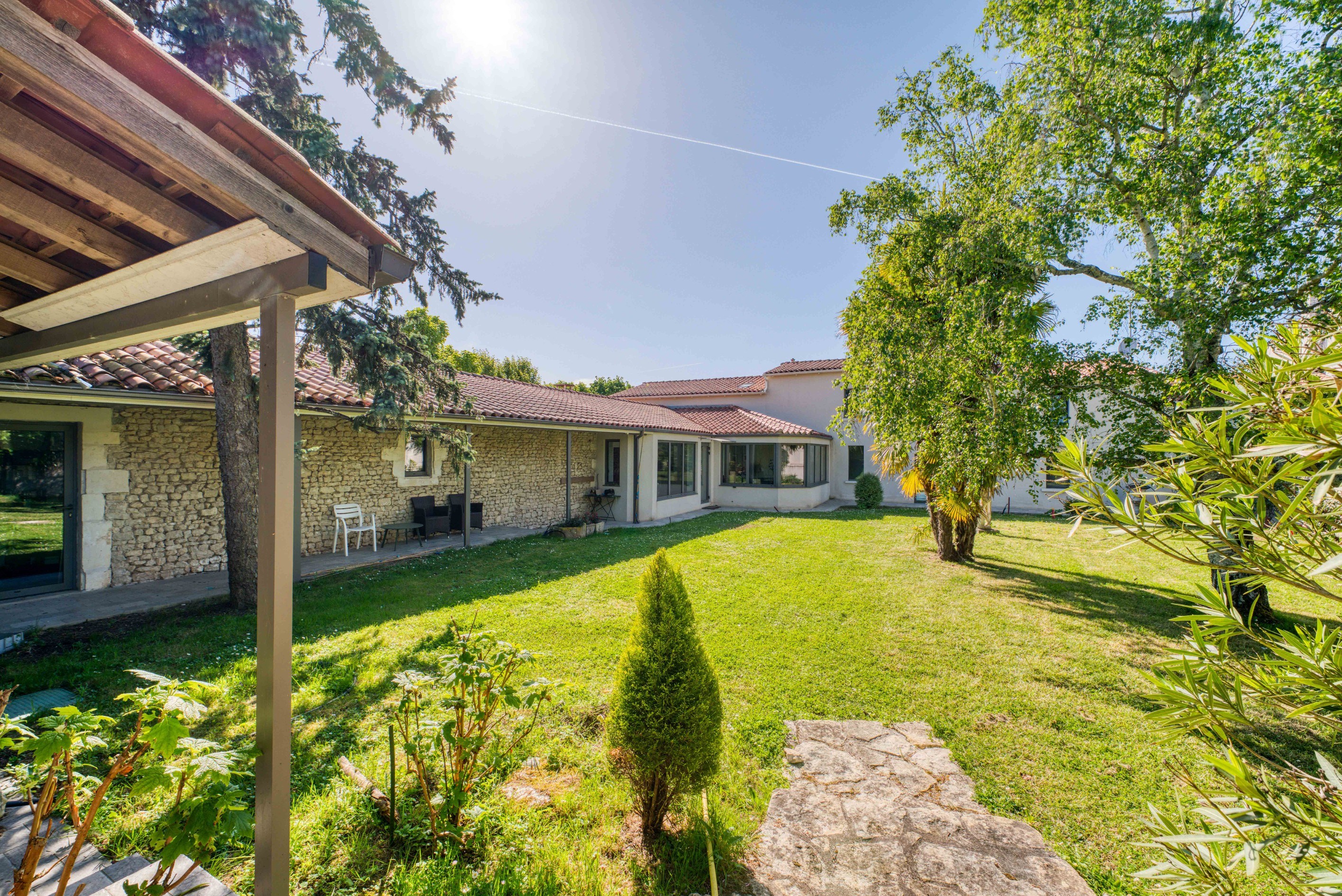  A Unique Opportunity on the Market – High-End Features, Swimming Pool & Prime S… - 物件實景