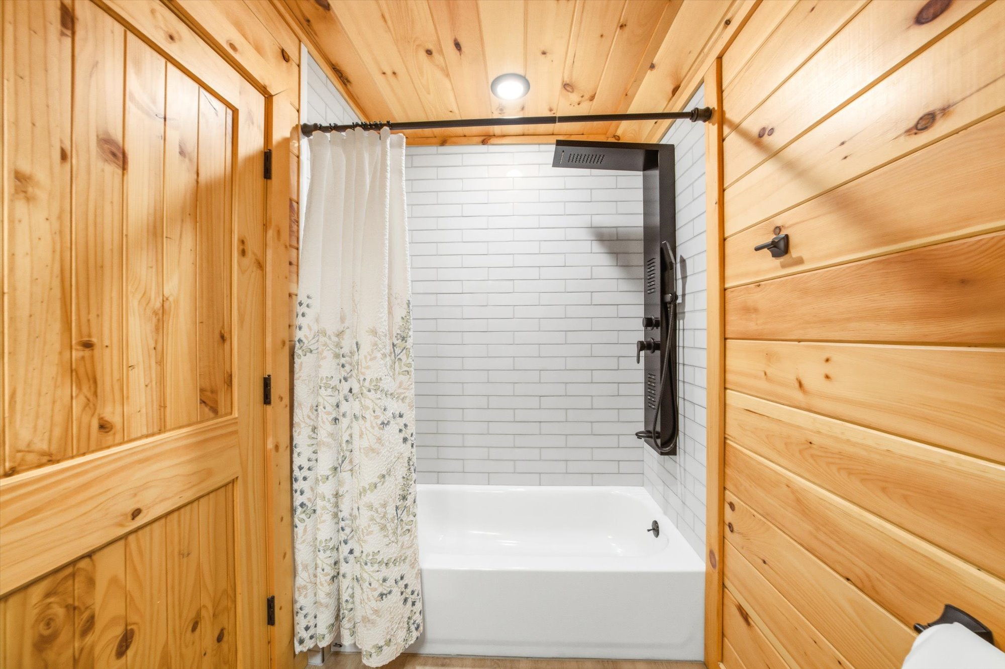 Sevierville, Tennessee, 37862, United States, 2 Bedrooms Bedrooms, ,2 BathroomsBathrooms,Residential,For Sale,1992770