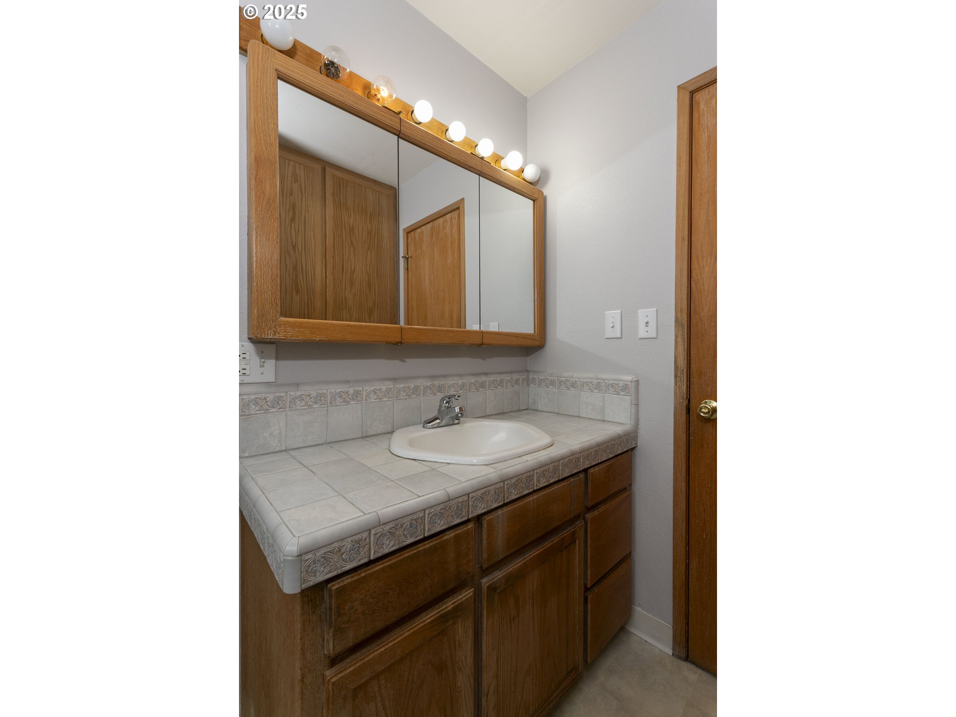 Vancouver, Washington, 98663, United States, 3 Bedrooms Bedrooms, ,1 BathroomBathrooms,Residential,For Sale,1911249