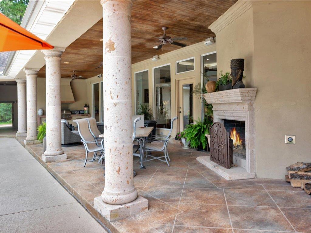 Lufkin, Texas, 75901, United States, 4 Bedrooms Bedrooms, ,5 BathroomsBathrooms,Residential,For Sale,1979665