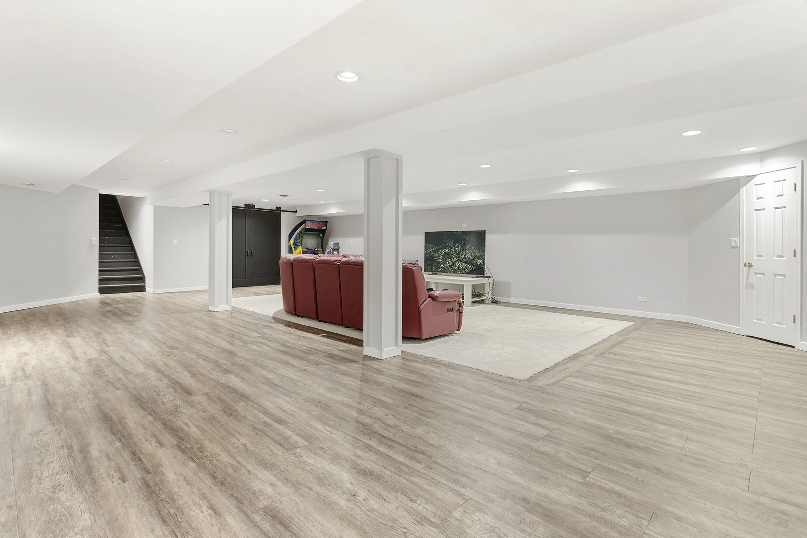 St. Charles, Illinois, 60175, United States, 6 Bedrooms Bedrooms, ,8 BathroomsBathrooms,Residential,For Sale,1940364