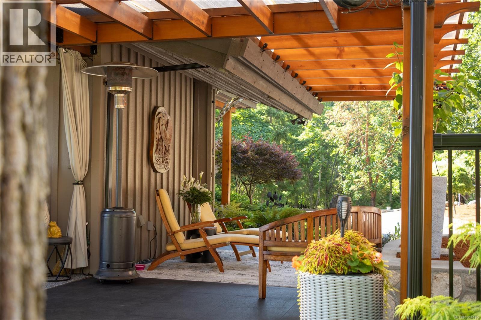 CENTRAL SAANICH, British Columbia, V8M 1S2, CA, 3 Bedrooms Bedrooms, ,4 BathroomsBathrooms,Residential,For Sale,1947352