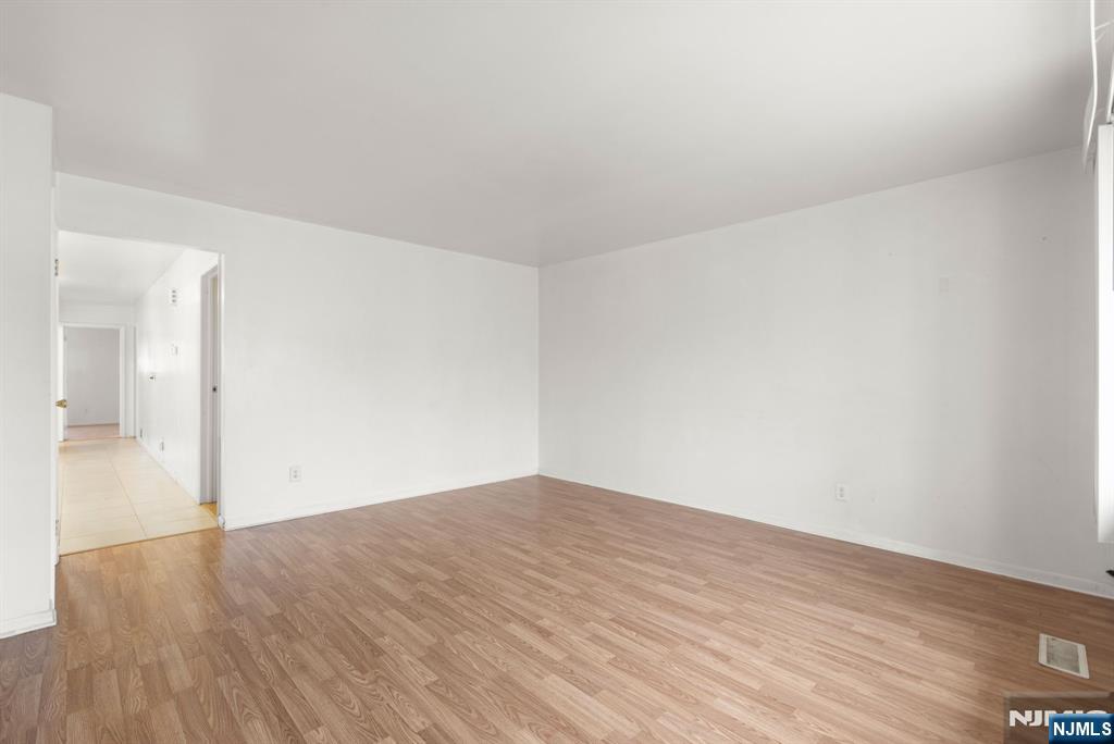 Harrison, New Jersey, 07029, United States, 6 Bedrooms Bedrooms, ,2 BathroomsBathrooms,Residential,For Sale,1992098