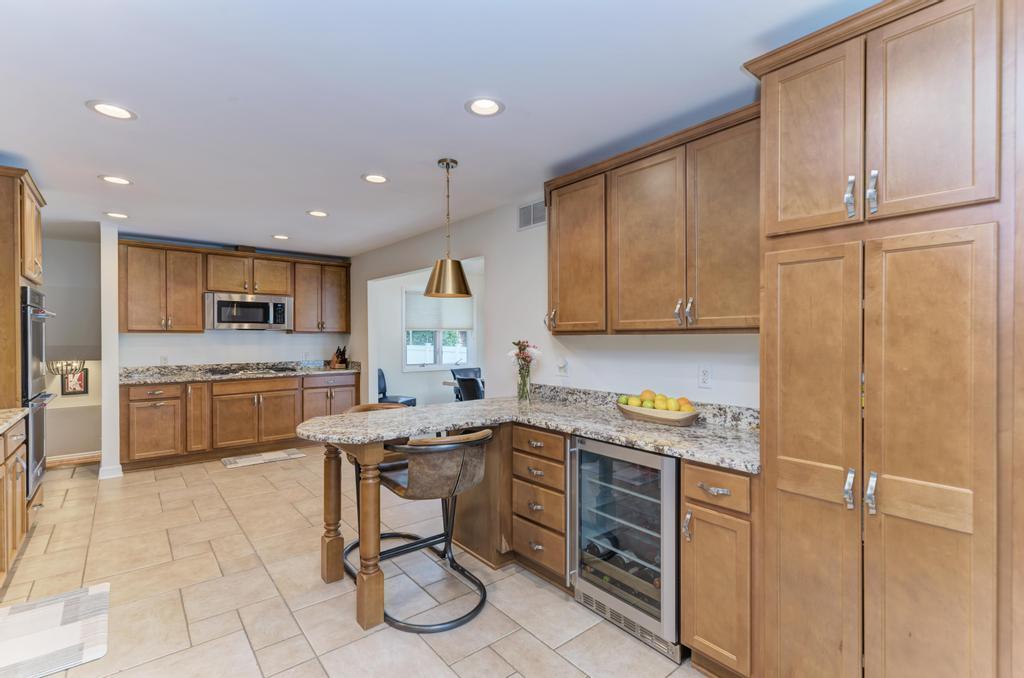 Wood Dale, Illinois, 60191, United States, 4 Bedrooms Bedrooms, ,3 BathroomsBathrooms,Residential,For Sale,1944958
