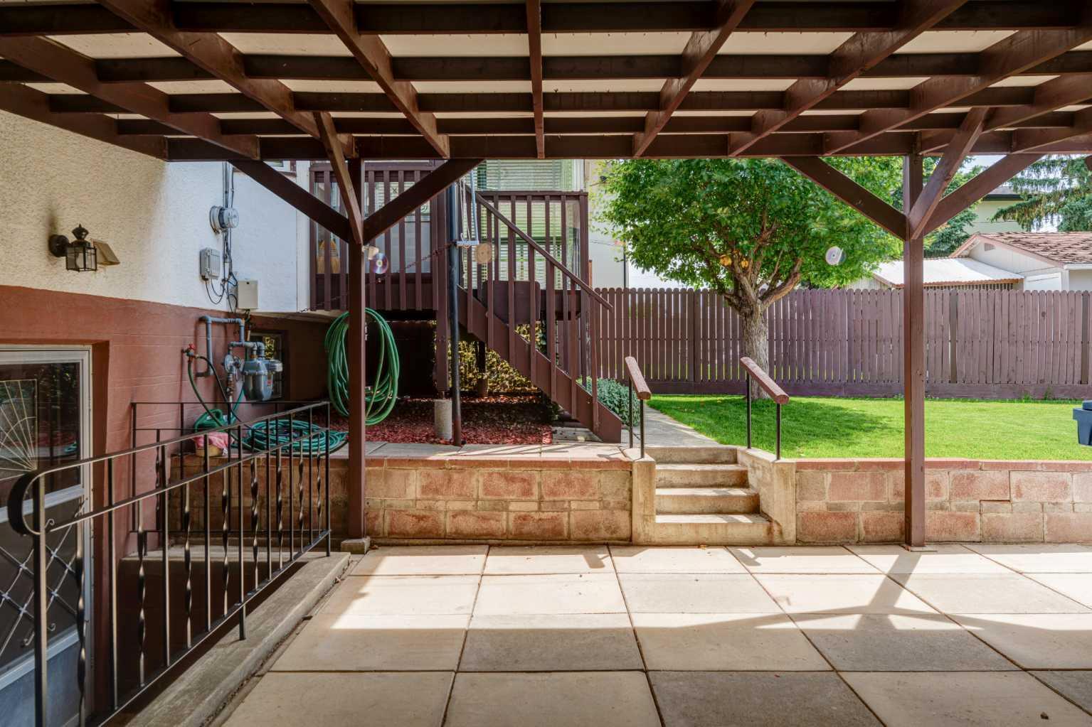 CALGARY, Alberta, T3E 2S7, CA, 3 Bedrooms Bedrooms, ,2 BathroomsBathrooms,Residential,For Sale,1896570