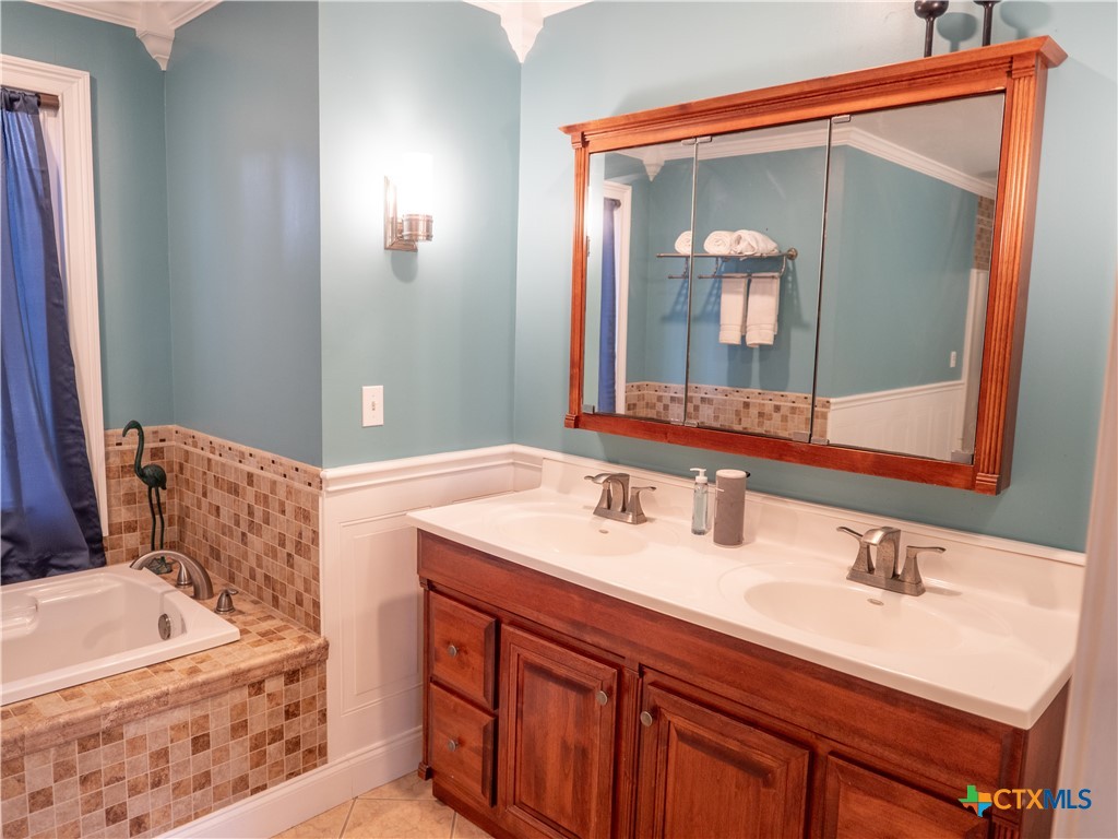Victoria, Texas, 77905, United States, 5 Bedrooms Bedrooms, ,4 BathroomsBathrooms,Residential,For Sale,1941900
