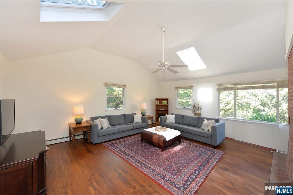 Oakland, New Jersey, 07436, United States, 3 Bedrooms Bedrooms, ,3 BathroomsBathrooms,Residential,For Sale,1934368