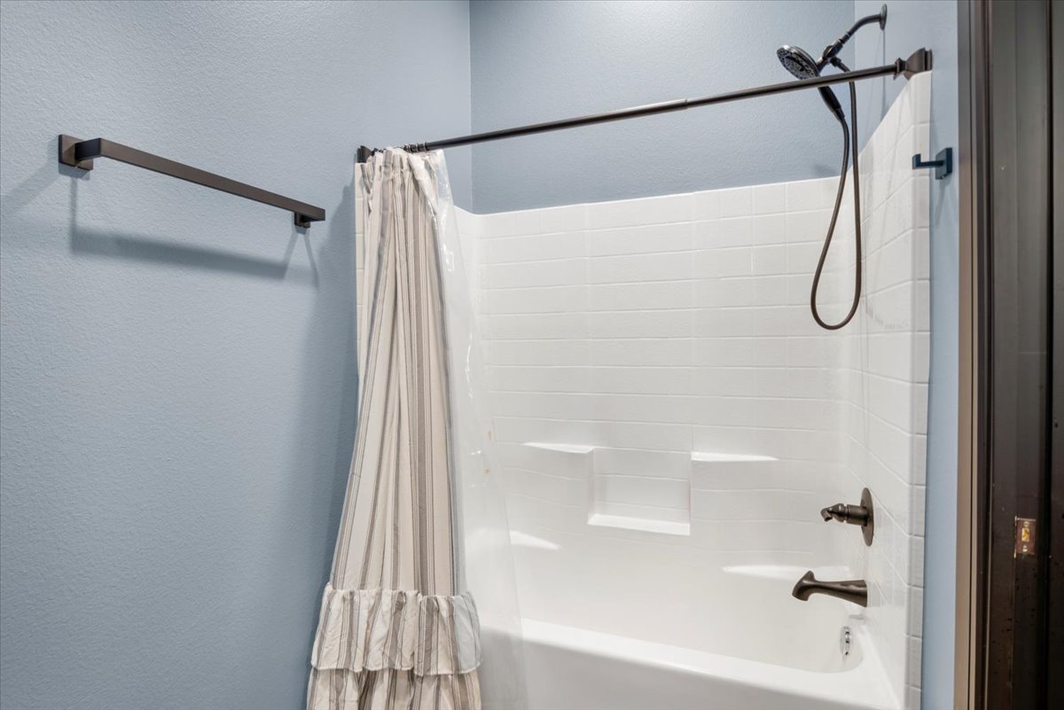 Long Branch, Texas, 75669, United States, 4 Bedrooms Bedrooms, ,4 BathroomsBathrooms,Residential,For Sale,1908688