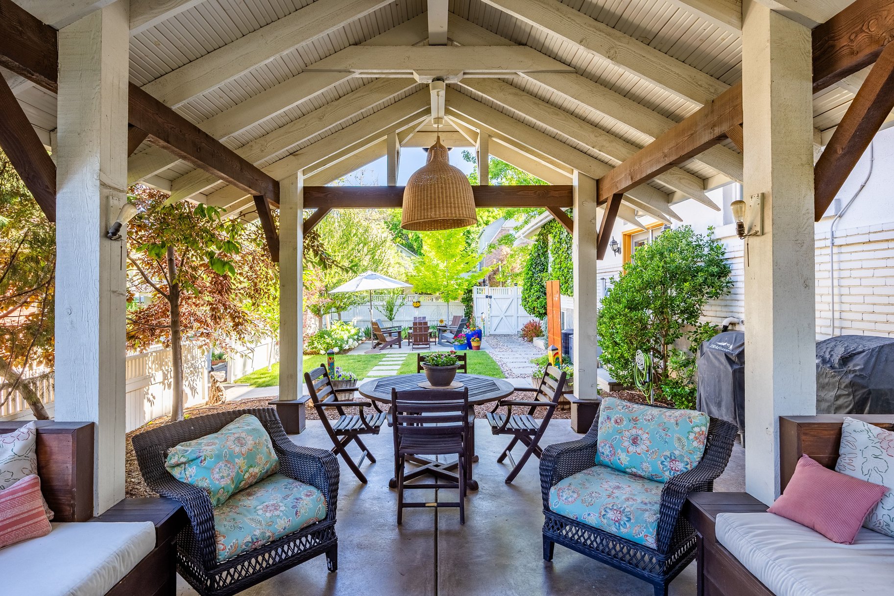  Timeless Bungalow with Enjoyable Outdoor Living - 物件實景