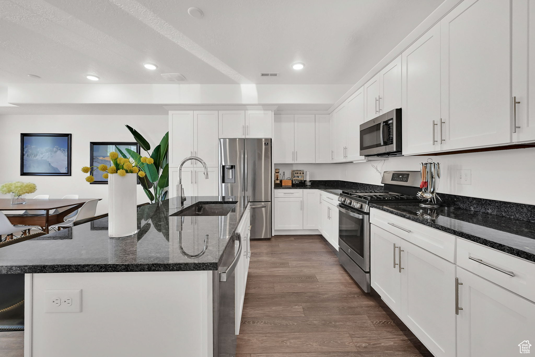 Sandy, Utah, 84070, United States, 3 Bedrooms Bedrooms, ,3 BathroomsBathrooms,Residential,For Sale,1895888