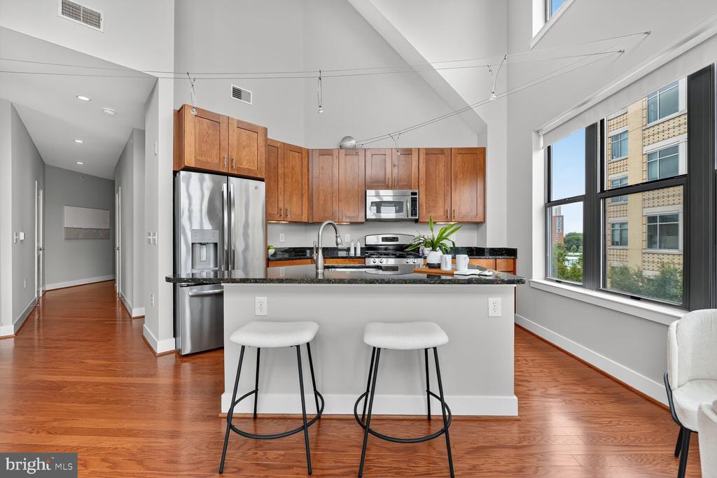 Arlington, Virginia, 22201, United States, 2 Bedrooms Bedrooms, ,2 BathroomsBathrooms,Residential,For Sale,1927773