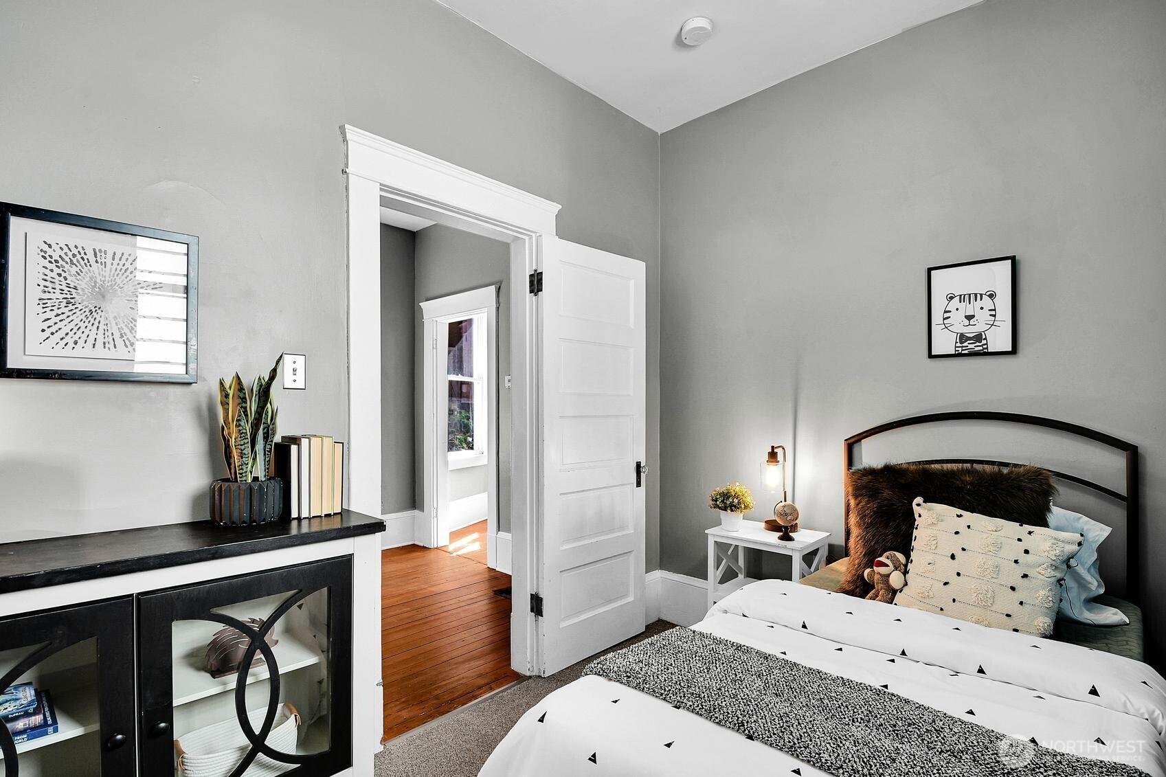 SEATTLE, Washington, 98119, United States, 2 Bedrooms Bedrooms, ,1 BathroomBathrooms,Residential,For Sale,1907615