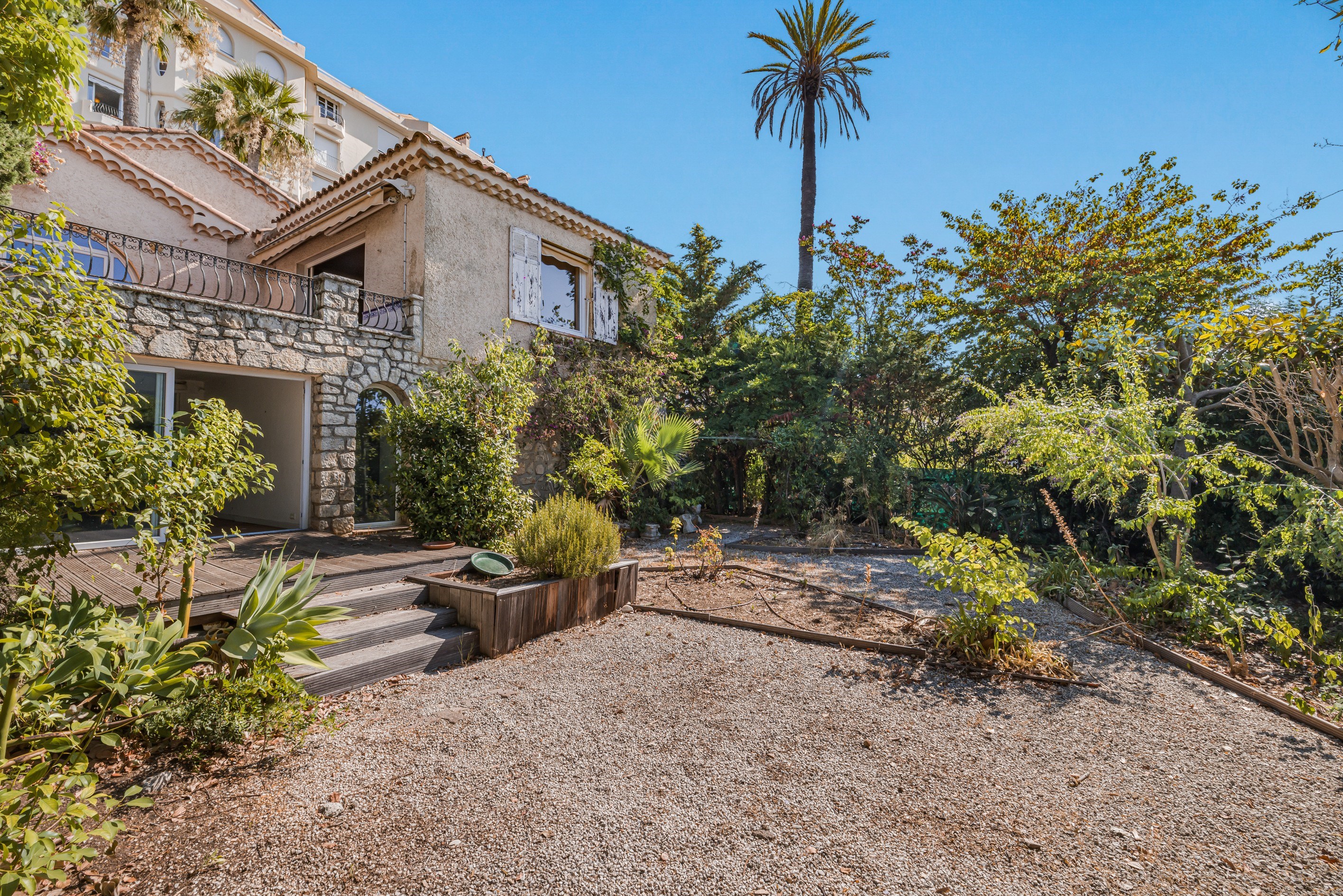  Cannes, Croix des Gardes: 370 sqm contemporary villa project with pool and sea … - 物件實景