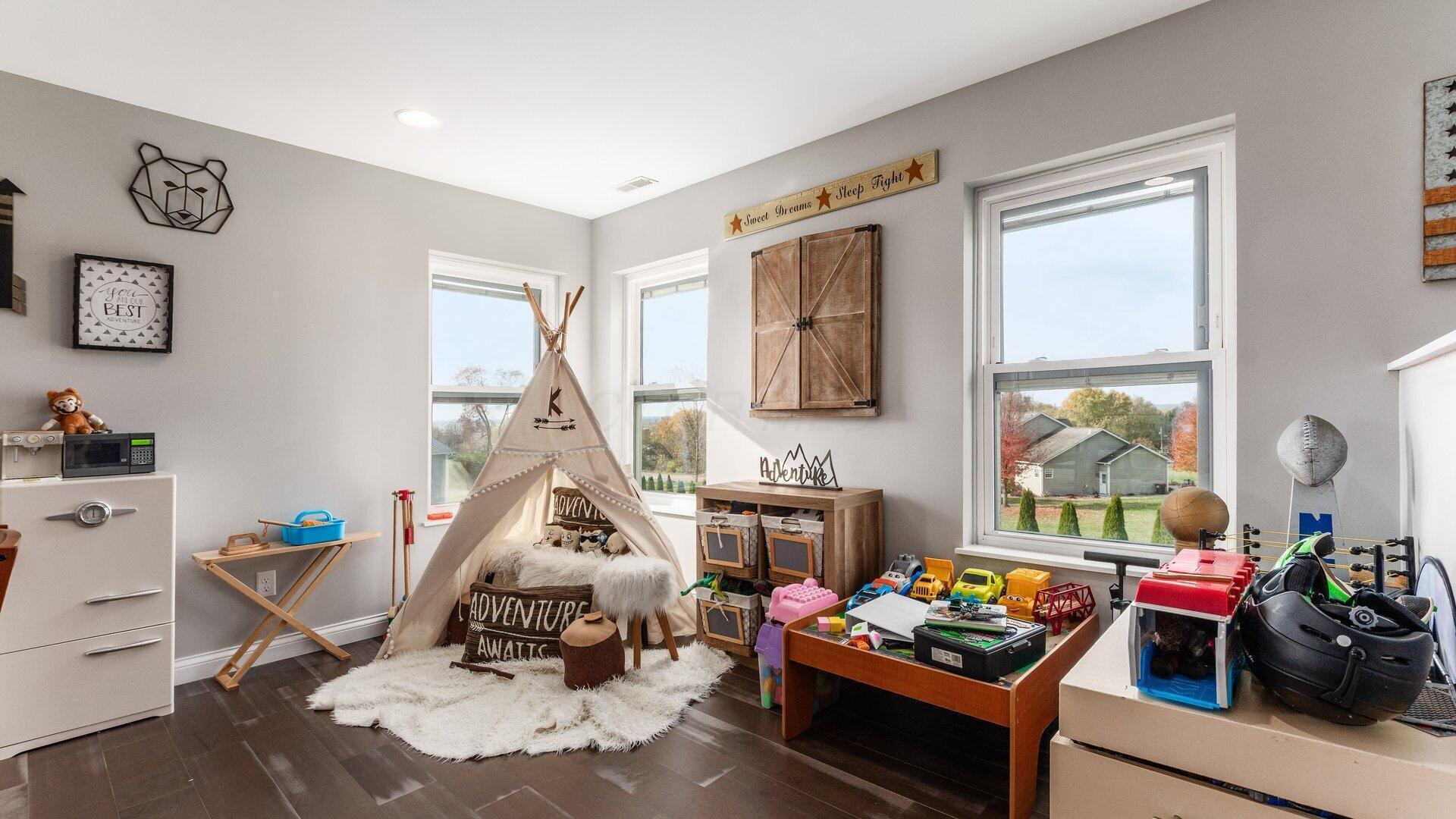 Hebron, Ohio, 43025, United States, 5 Bedrooms Bedrooms, ,5 BathroomsBathrooms,Residential,For Sale,1988631