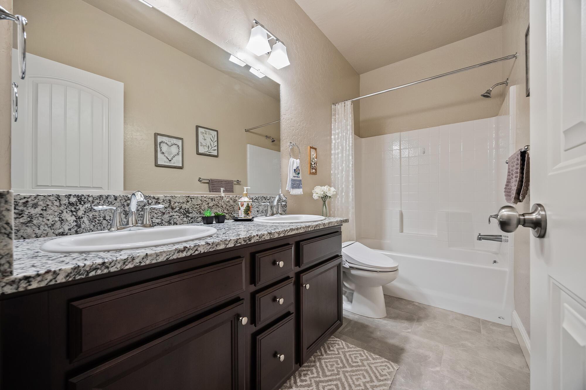 Visalia, California, 93292, United States, 3 Bedrooms Bedrooms, ,3 BathroomsBathrooms,Residential,For Sale,2007816