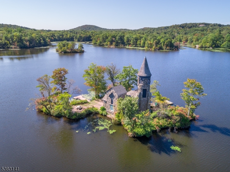 Kinnelon Boro, New Jersey, 07405, United States, 4 Bedrooms Bedrooms, ,4 BathroomsBathrooms,Residential,For Sale,1941980