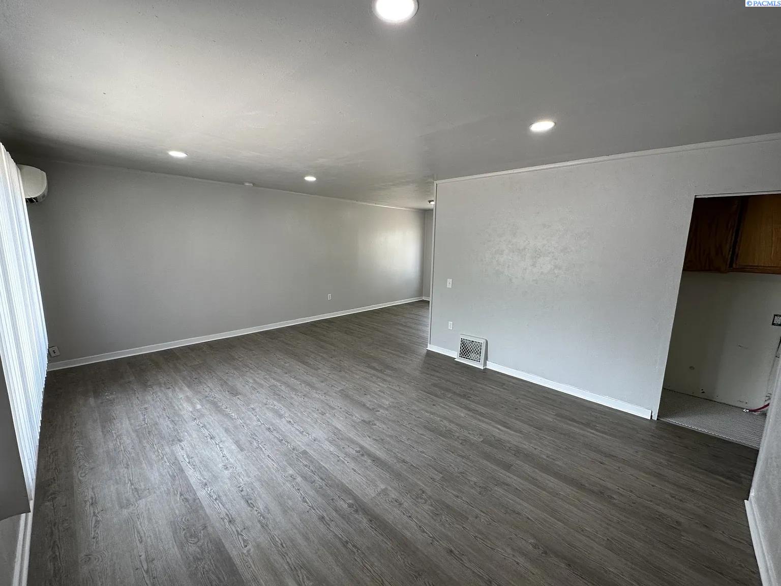 Richland, Washington, 99354, United States, 7 Bedrooms Bedrooms, ,Residential,For Sale,1732054