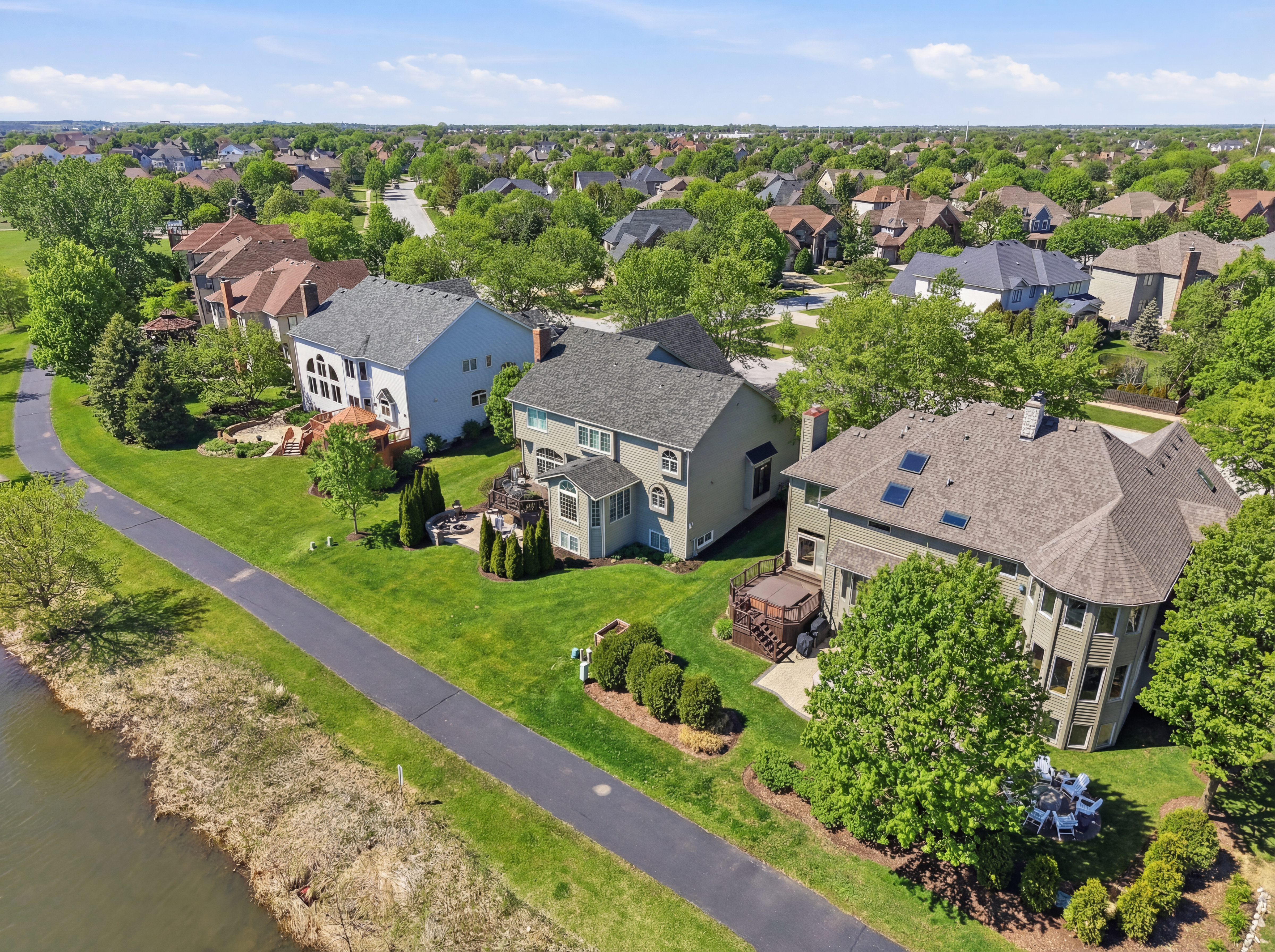  The Crown Jewel of Tall Grass: Waterfront Privacy Meets the Ultimate Layout - 物件實景